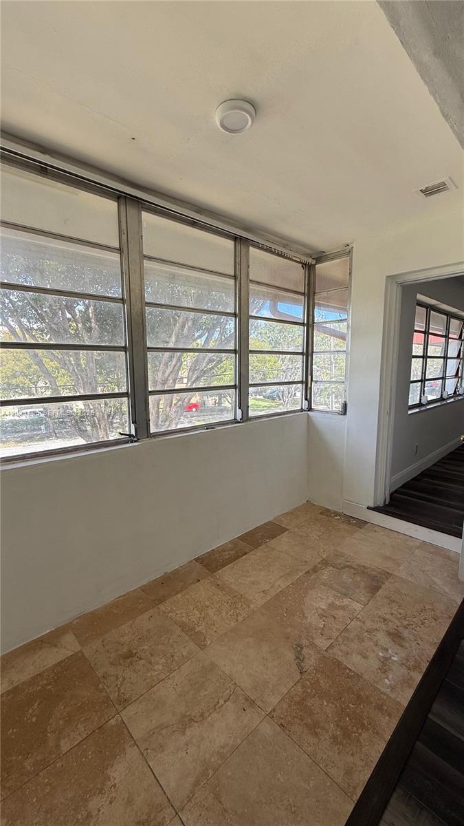 FOURTH HORIZONS CONDO - Residential