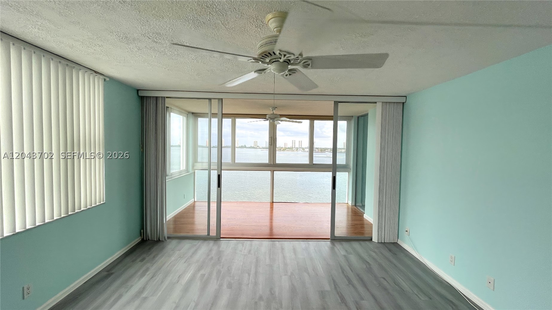 LAKE HARBOUR TOWERS CONDO - Residential