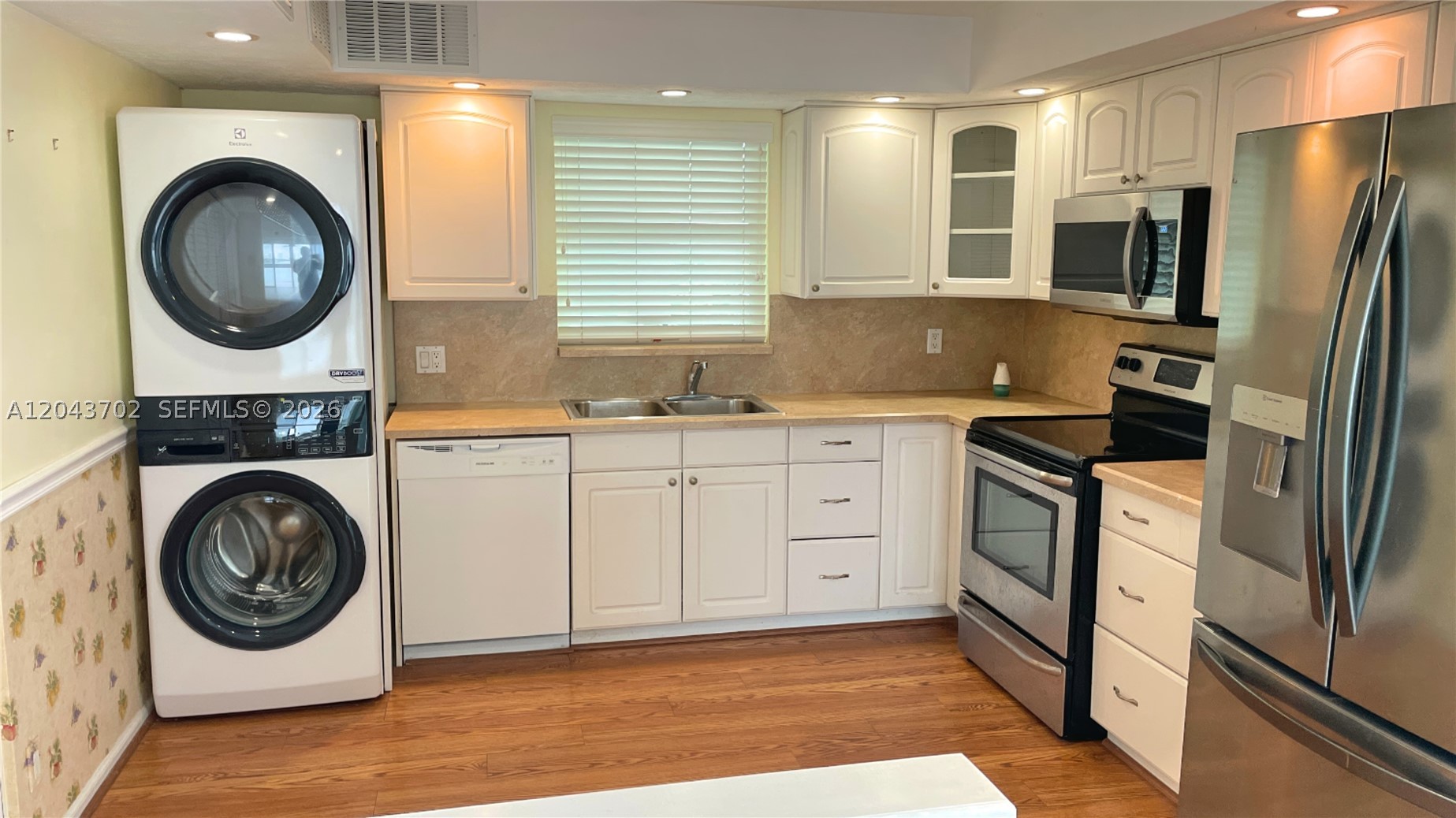 LAKE HARBOUR TOWERS CONDO - Residential