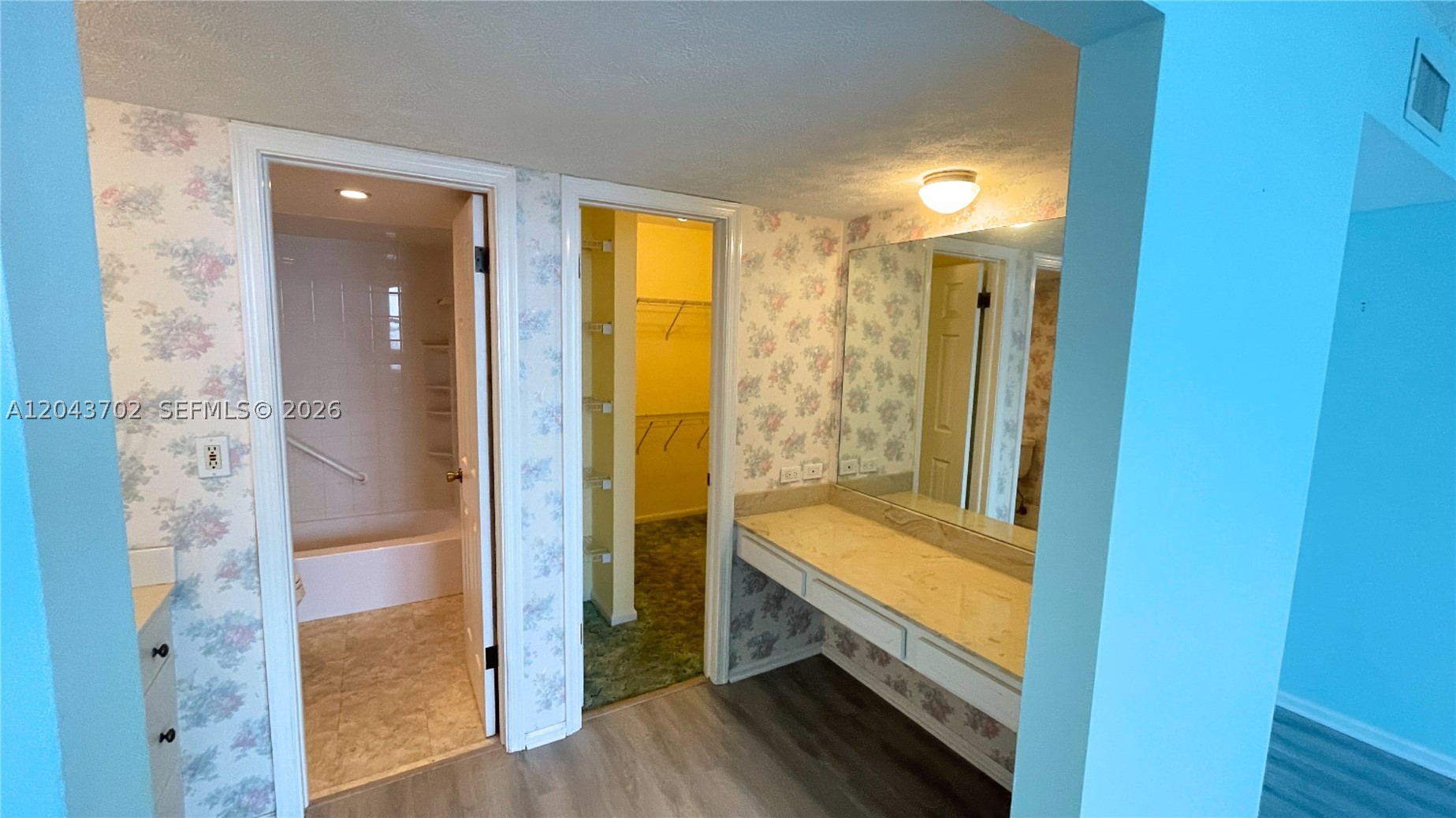 LAKE HARBOUR TOWERS CONDO - Residential