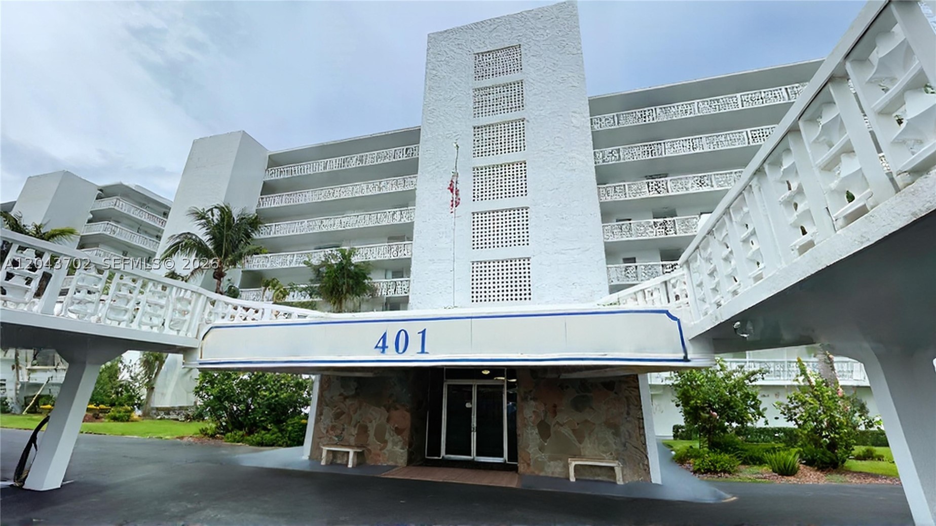 LAKE HARBOUR TOWERS CONDO - Residential
