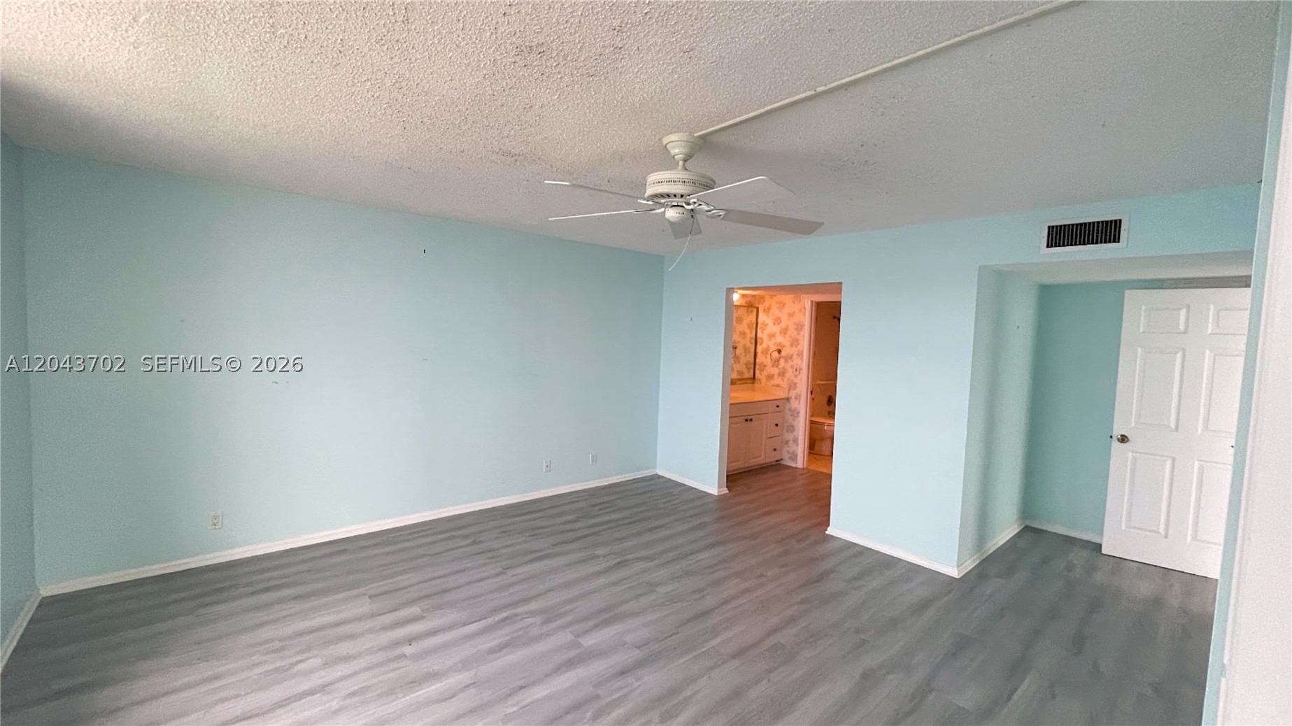 LAKE HARBOUR TOWERS CONDO - Residential