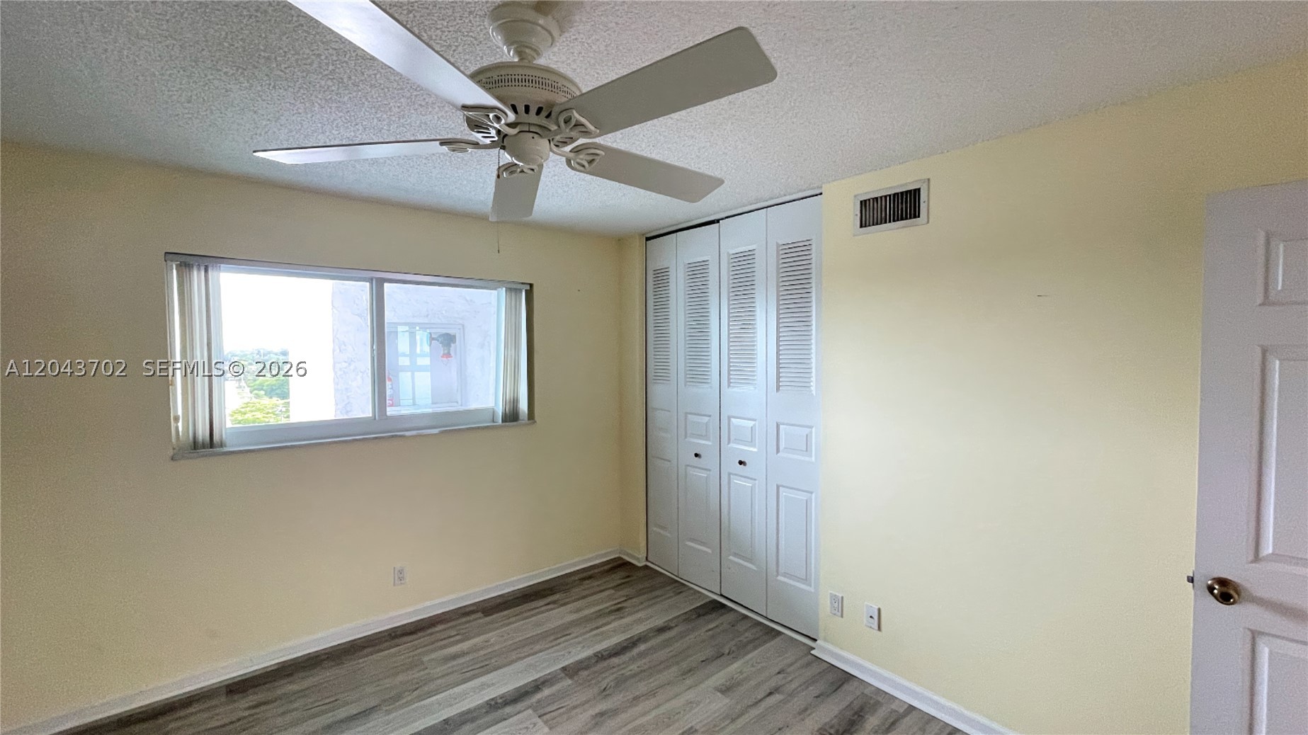 LAKE HARBOUR TOWERS CONDO - Residential