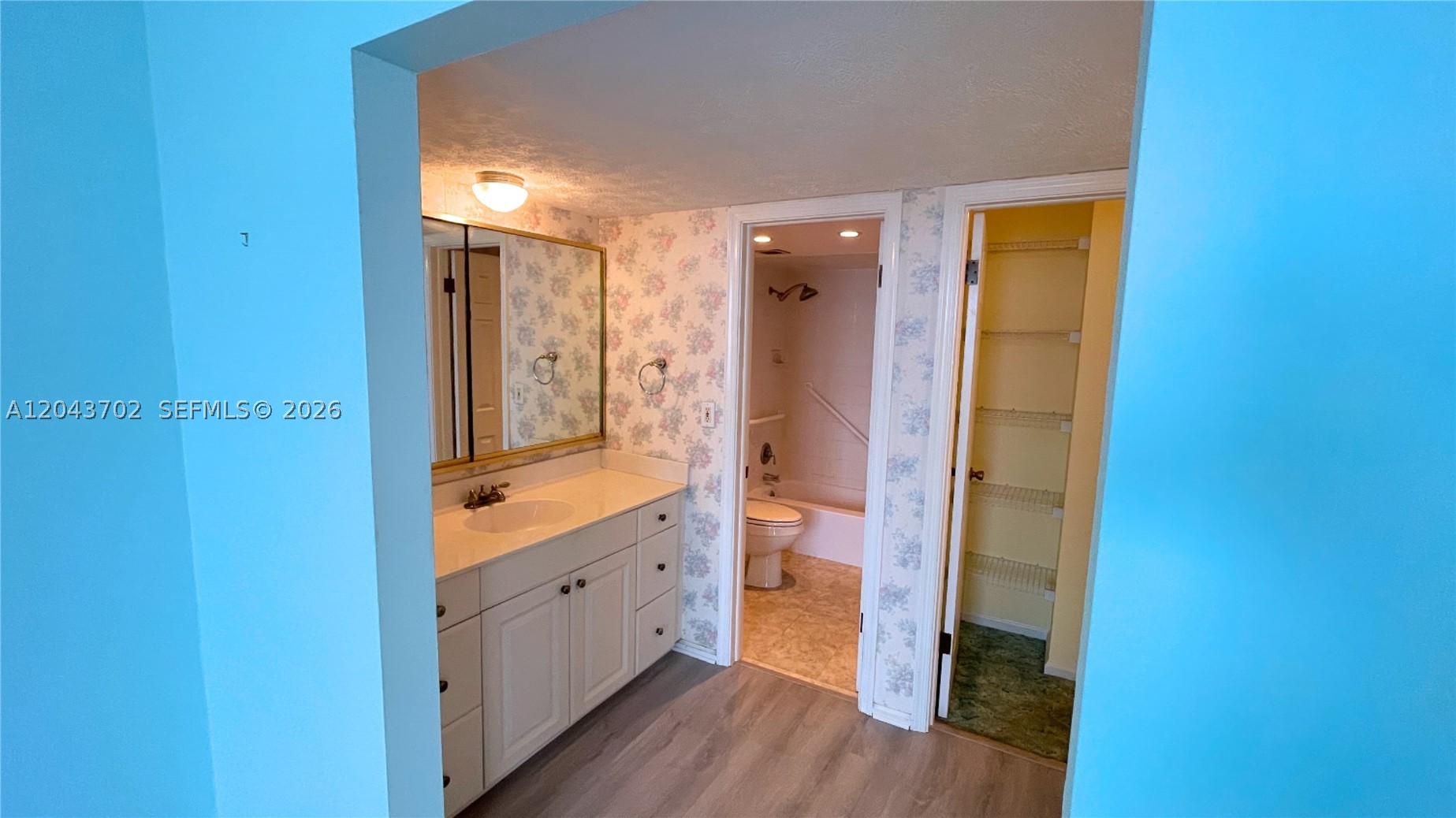 LAKE HARBOUR TOWERS CONDO - Residential