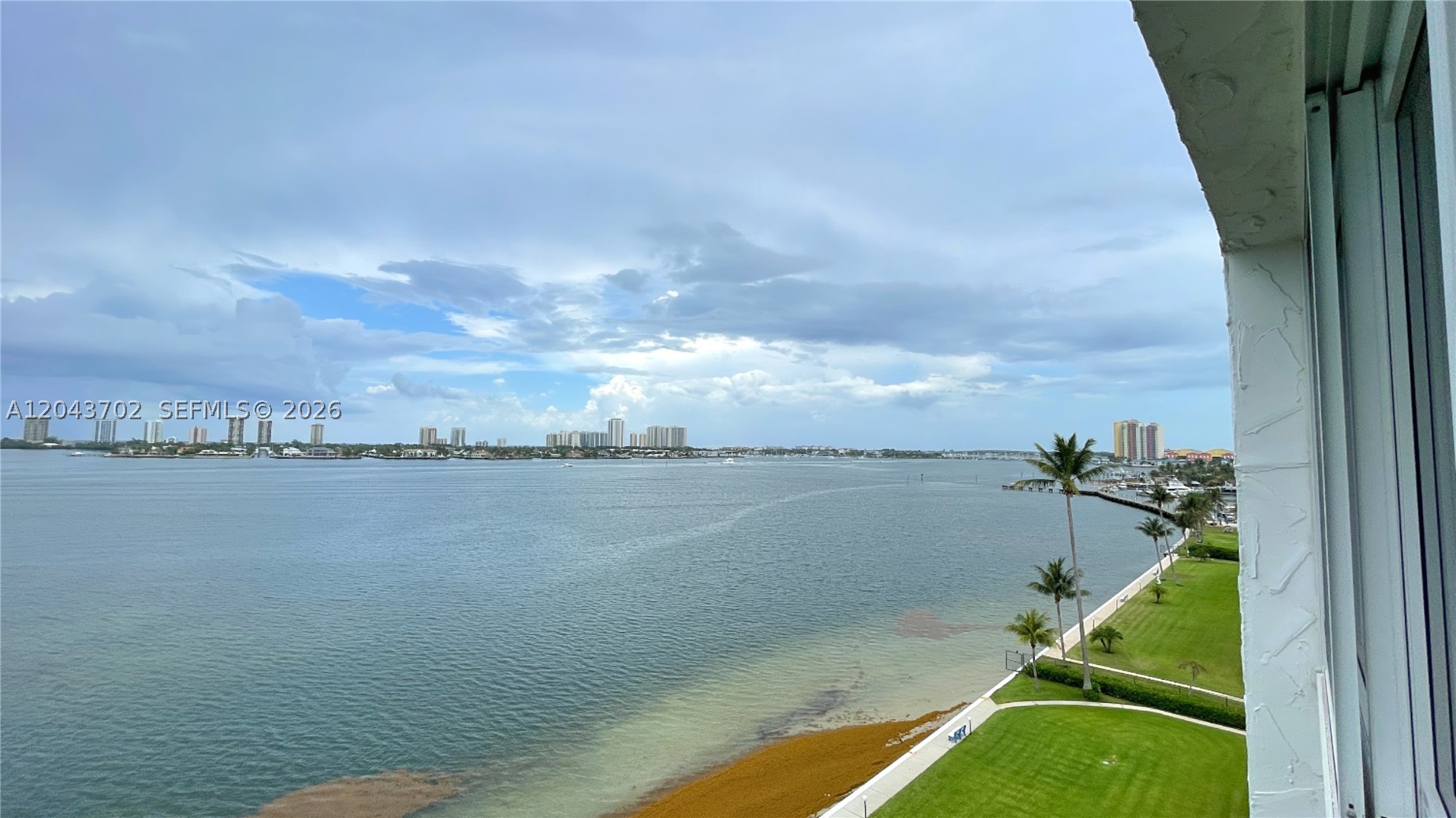 LAKE HARBOUR TOWERS CONDO - Residential