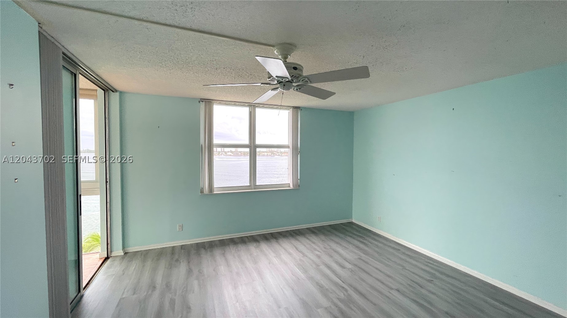 LAKE HARBOUR TOWERS CONDO - Residential