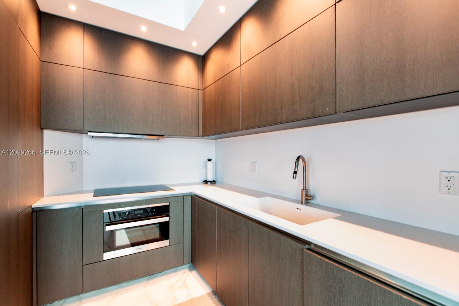 CONTINUUM ON SOUTH BEACH - Residential Lease