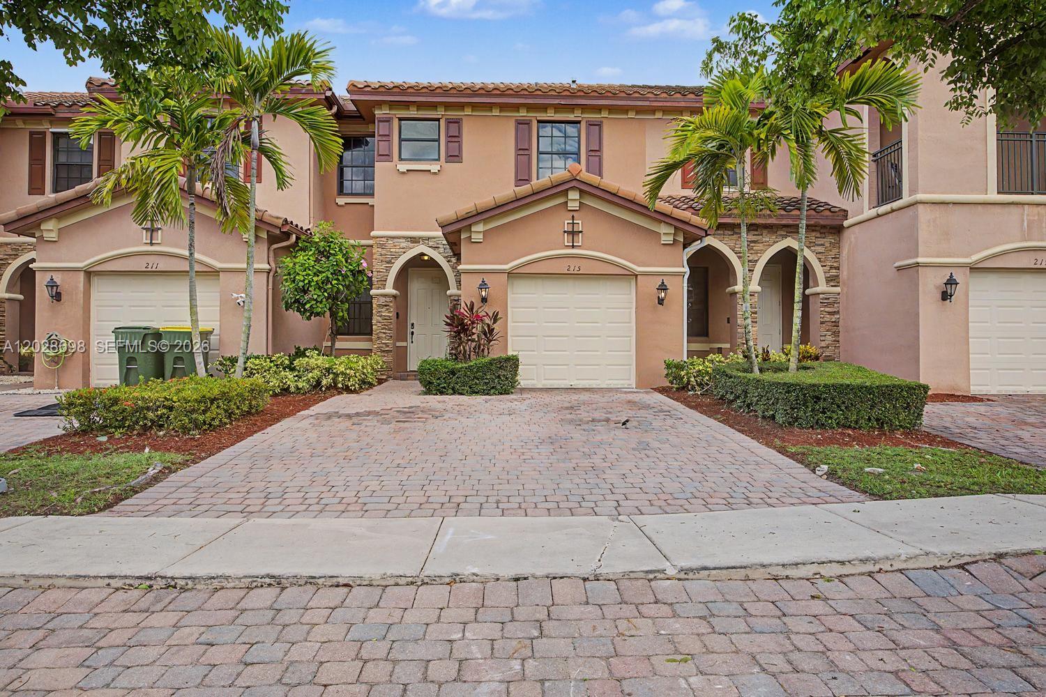 BAYWINDS OF GALAPAGOS - Residential