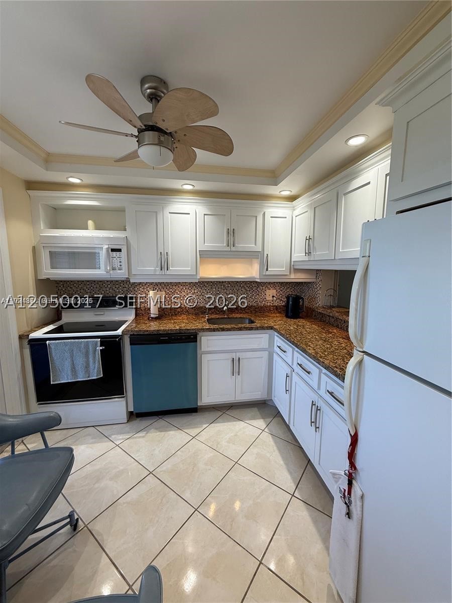 HILLCREST COUNTRY CLUB AP - Residential