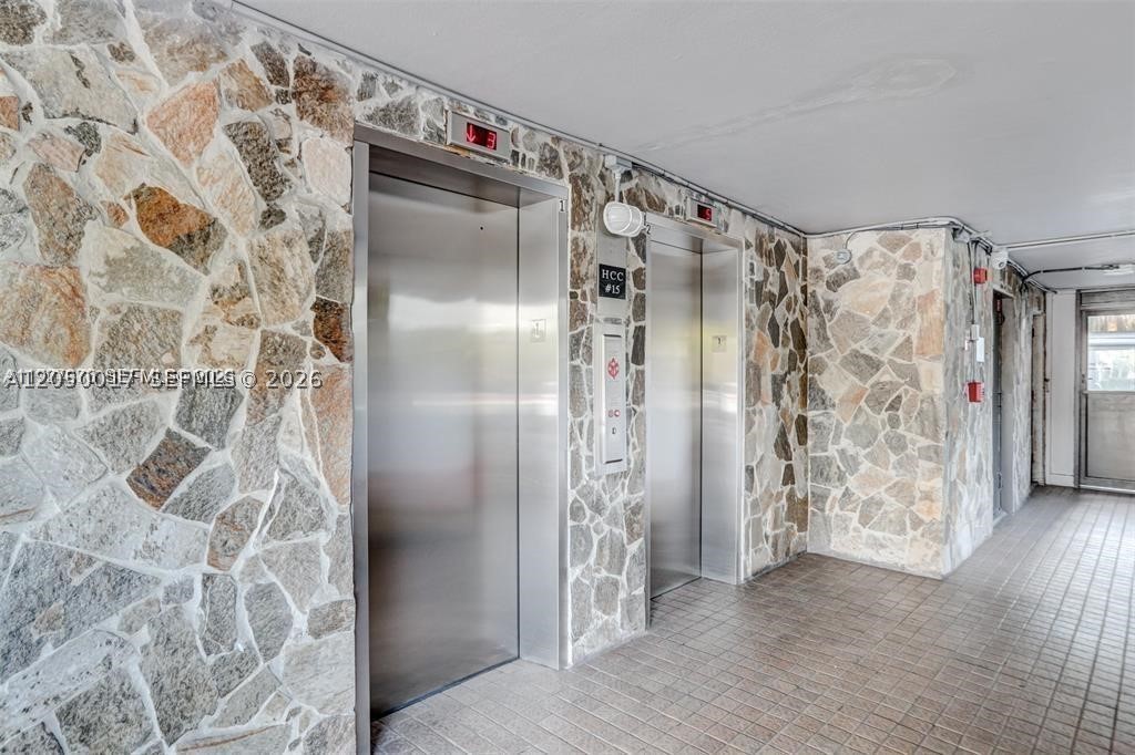 HILLCREST COUNTRY CLUB AP - Residential