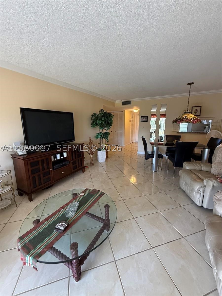 HILLCREST COUNTRY CLUB AP - Residential