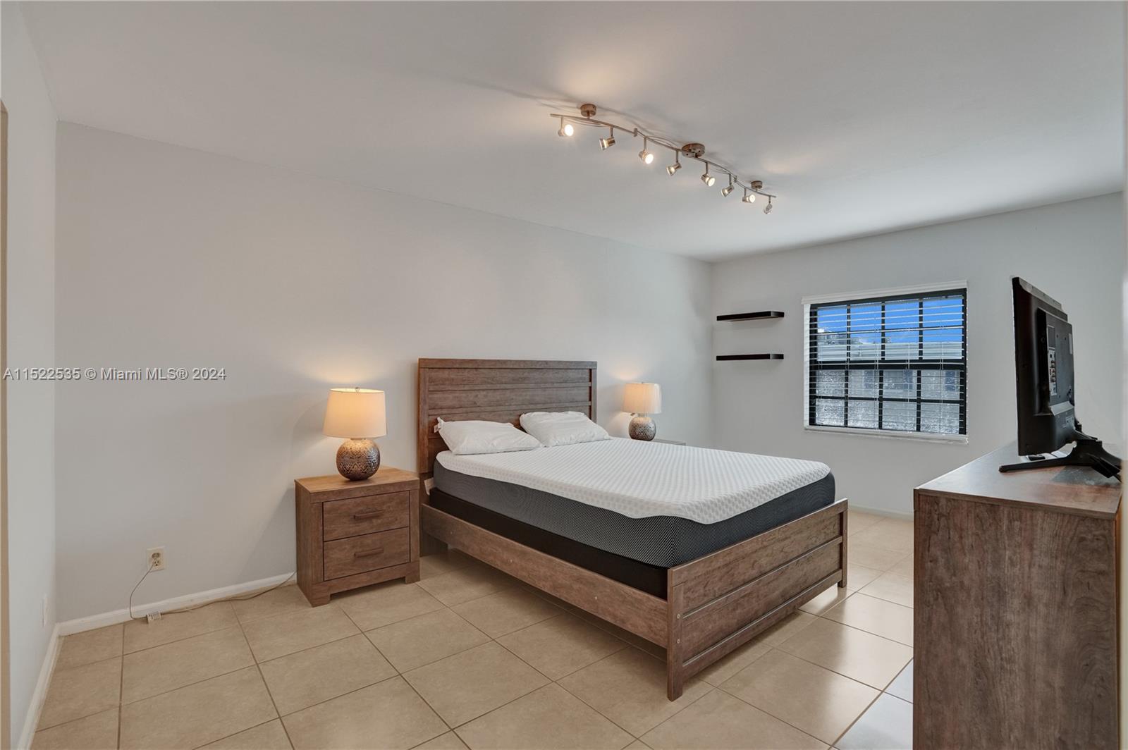 CYPRESS CLUB CONDO - Residential Lease