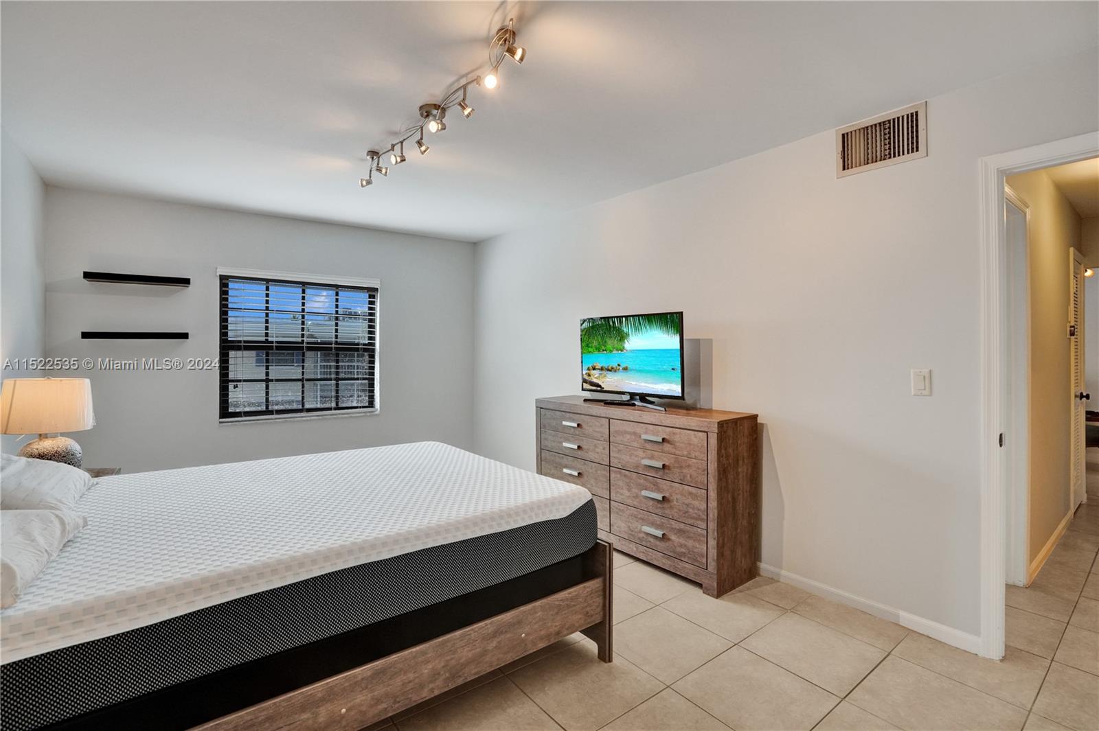CYPRESS CLUB CONDO - Residential Lease