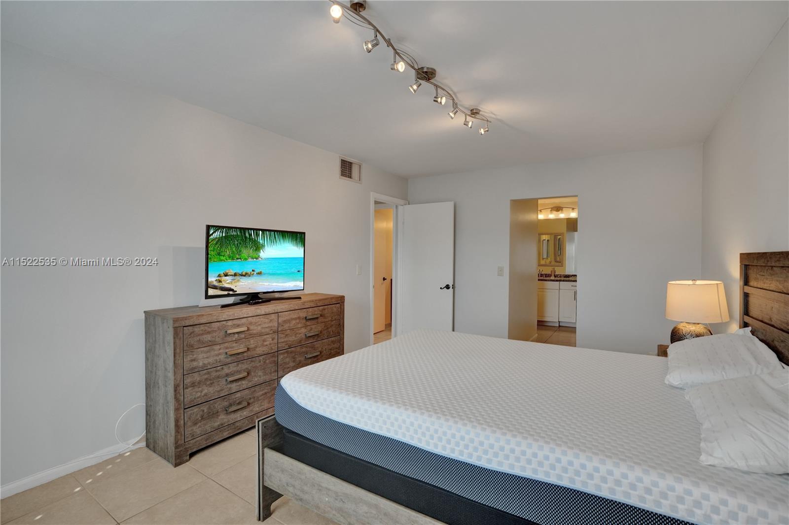 CYPRESS CLUB CONDO - Residential Lease