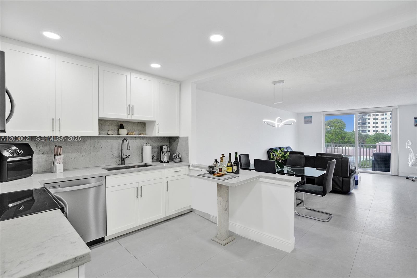 STRATFORD TOWERS CONDO - Residential