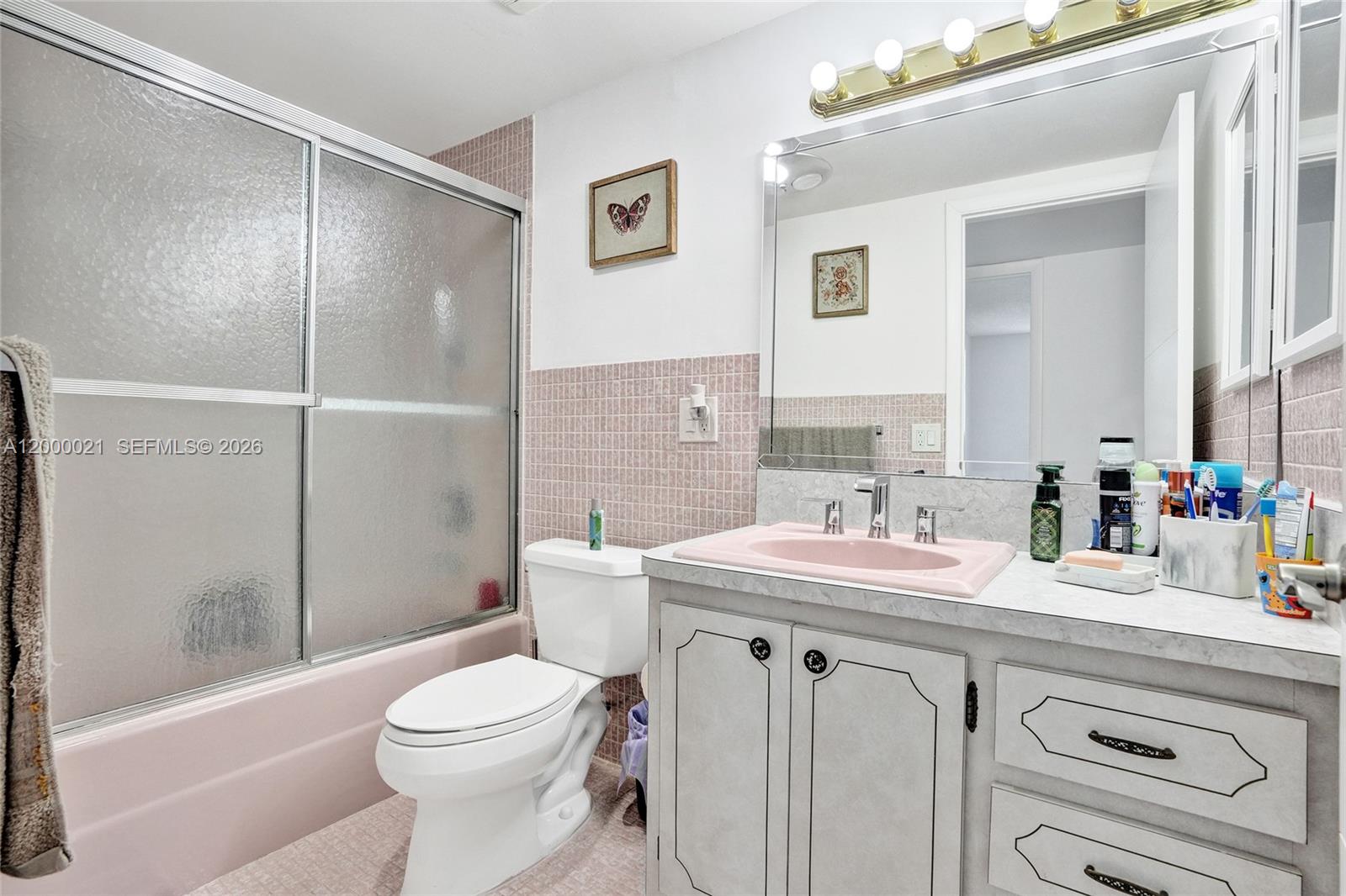 STRATFORD TOWERS CONDO - Residential