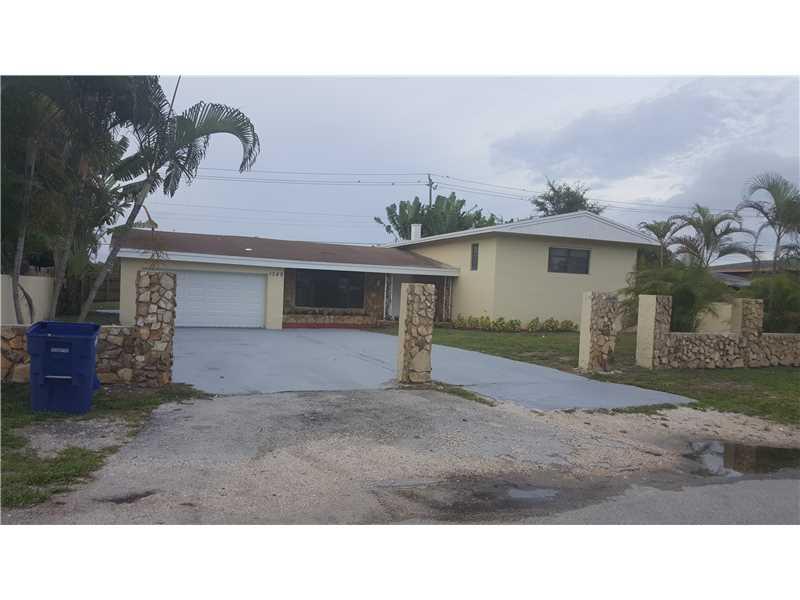 UPDATED SINGLE FAMILY HOME 3BED/2BATH. NEW KITCHEN WITH GRANITE COUNTER TOPS AND STAINLESS STEEL APPLIANCES. FRESHLY PAINTED INSIDE AND OUT. NEW BATHROOMS FINISHES. NEW BLINDS IN ALL WINDOWS. NEW AC UNIT AND WATER HEATER. PET POLICY $250 REFUNDABLE PET DE POSIT PER DOG. $25 PET RENT UP TO TREE PETS.