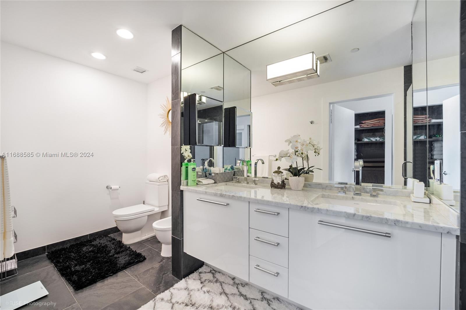 900 BISCAYNE BAY CONDO - Residential Lease