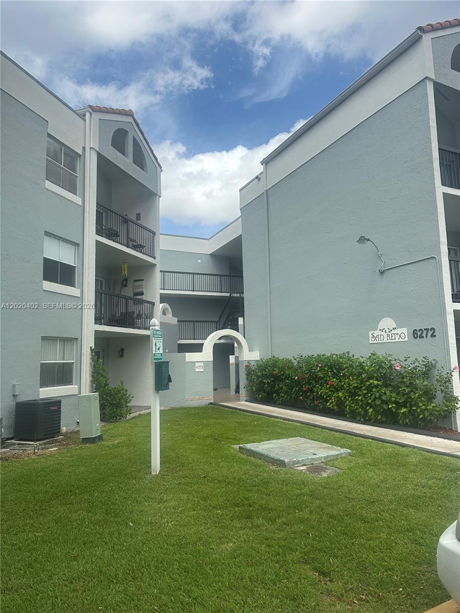 MEDITERRANEAN VILLAS COND - Residential