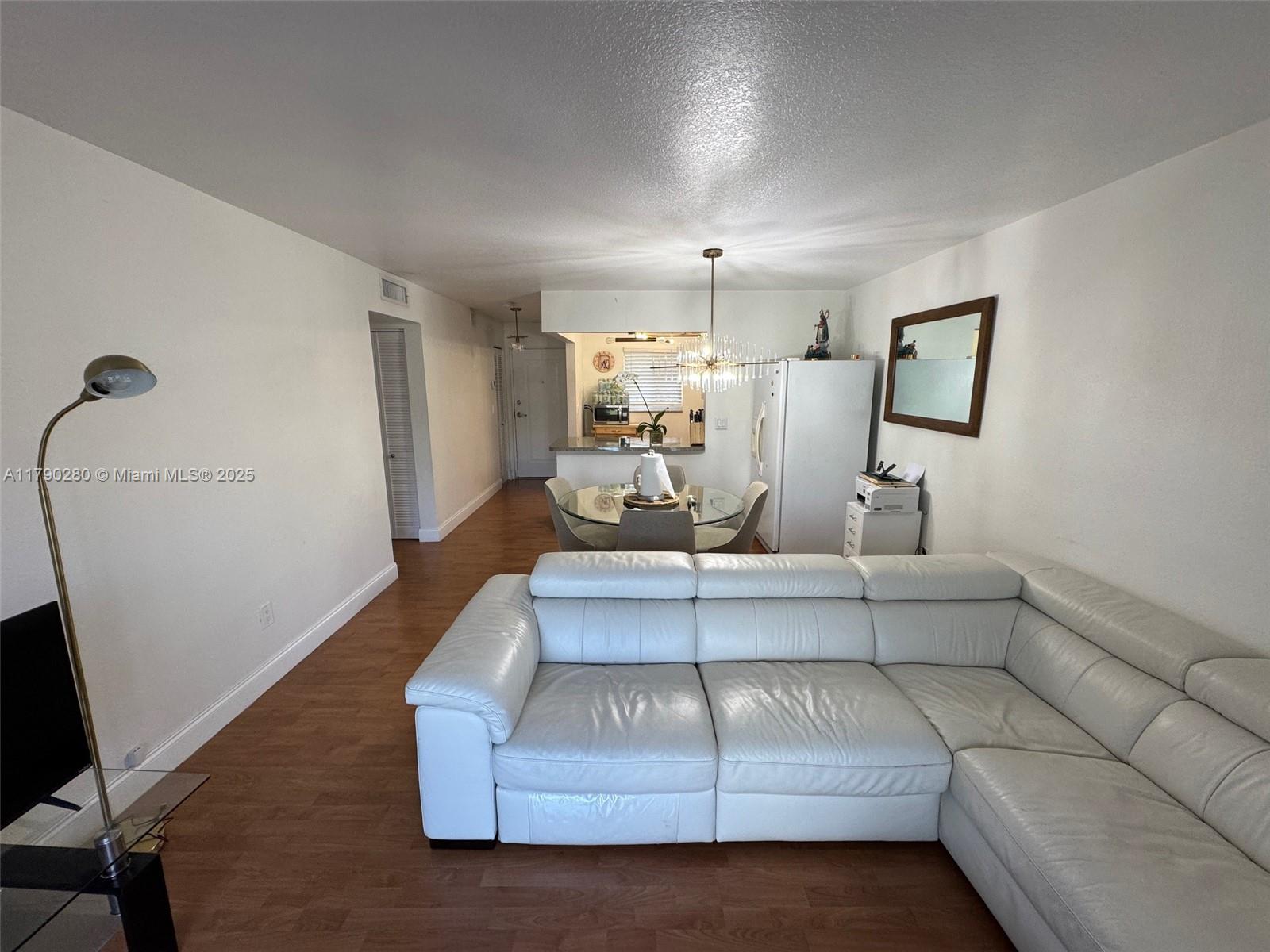 VILLAGE OF KINGS CREEK CO - Residential Lease