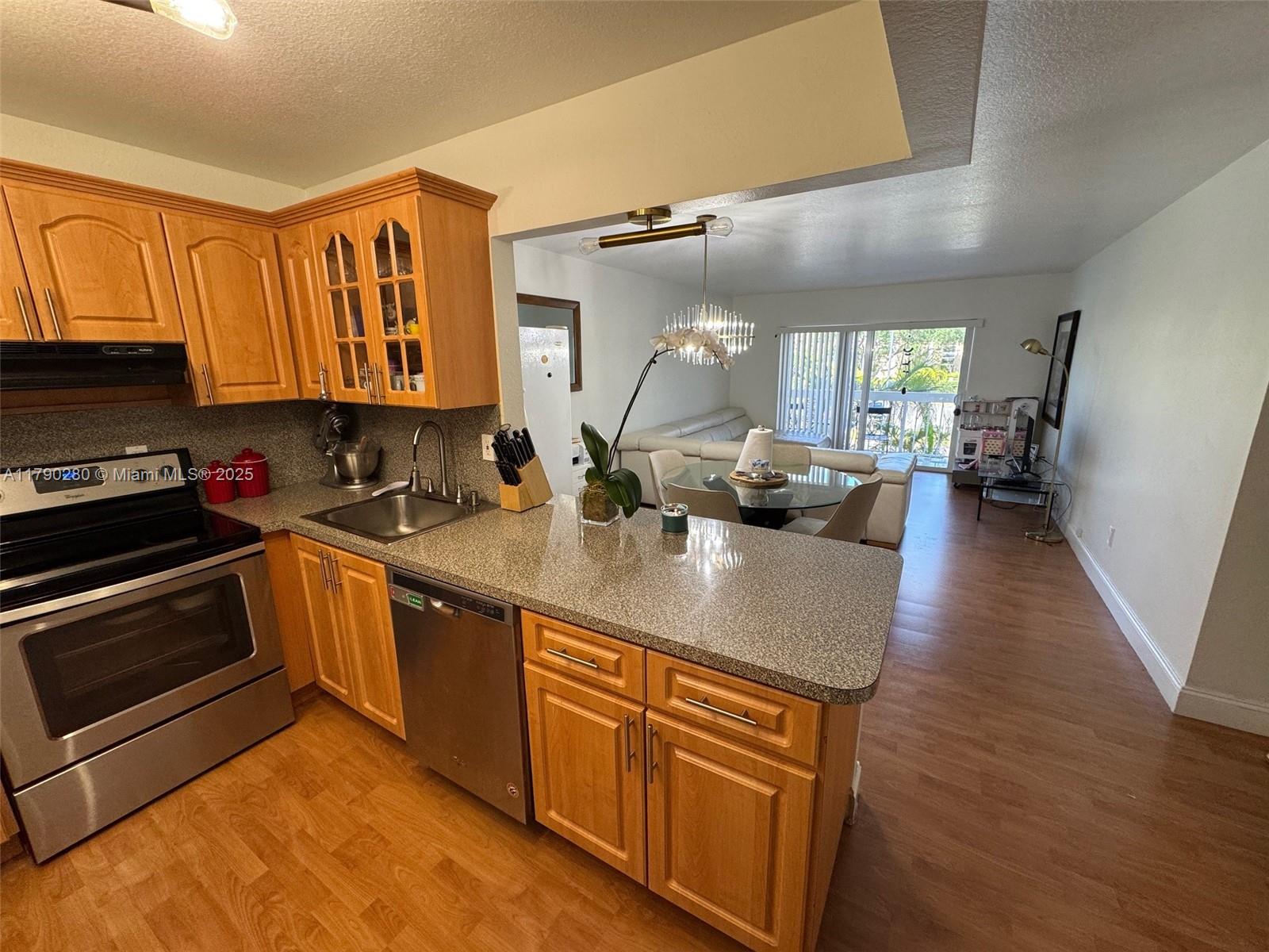 VILLAGE OF KINGS CREEK CO - Residential Lease
