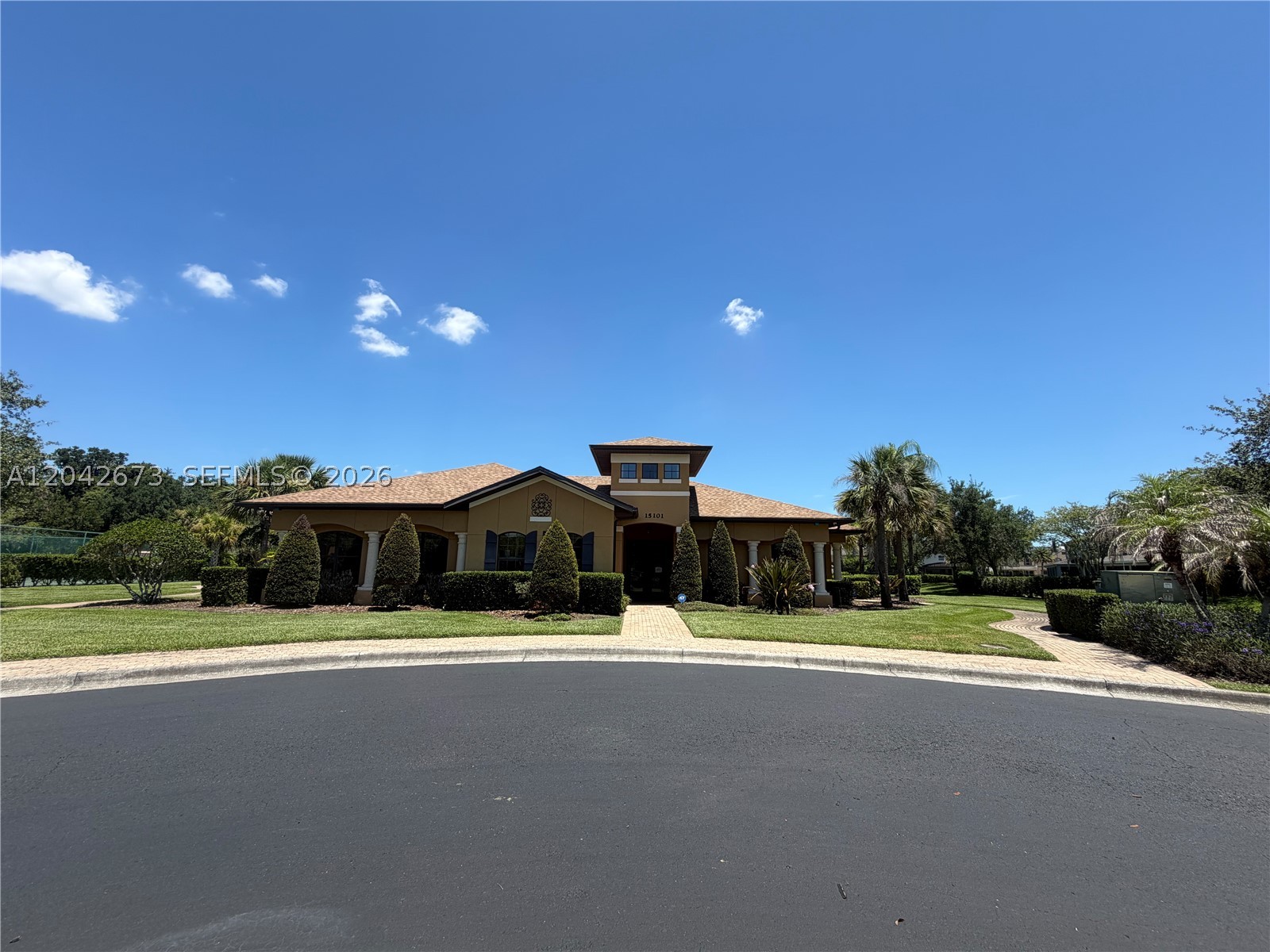 JOHNS LAKE POINTE - Residential
