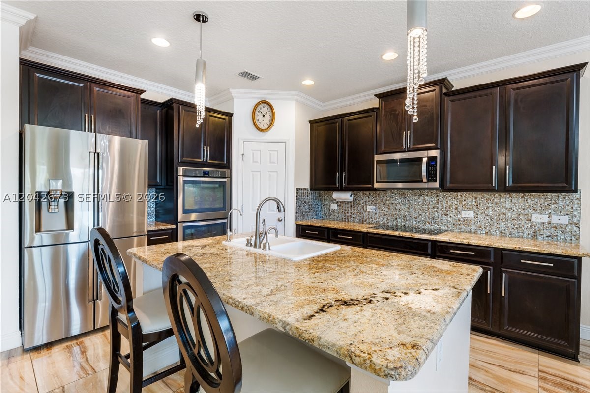 JOHNS LAKE POINTE - Residential