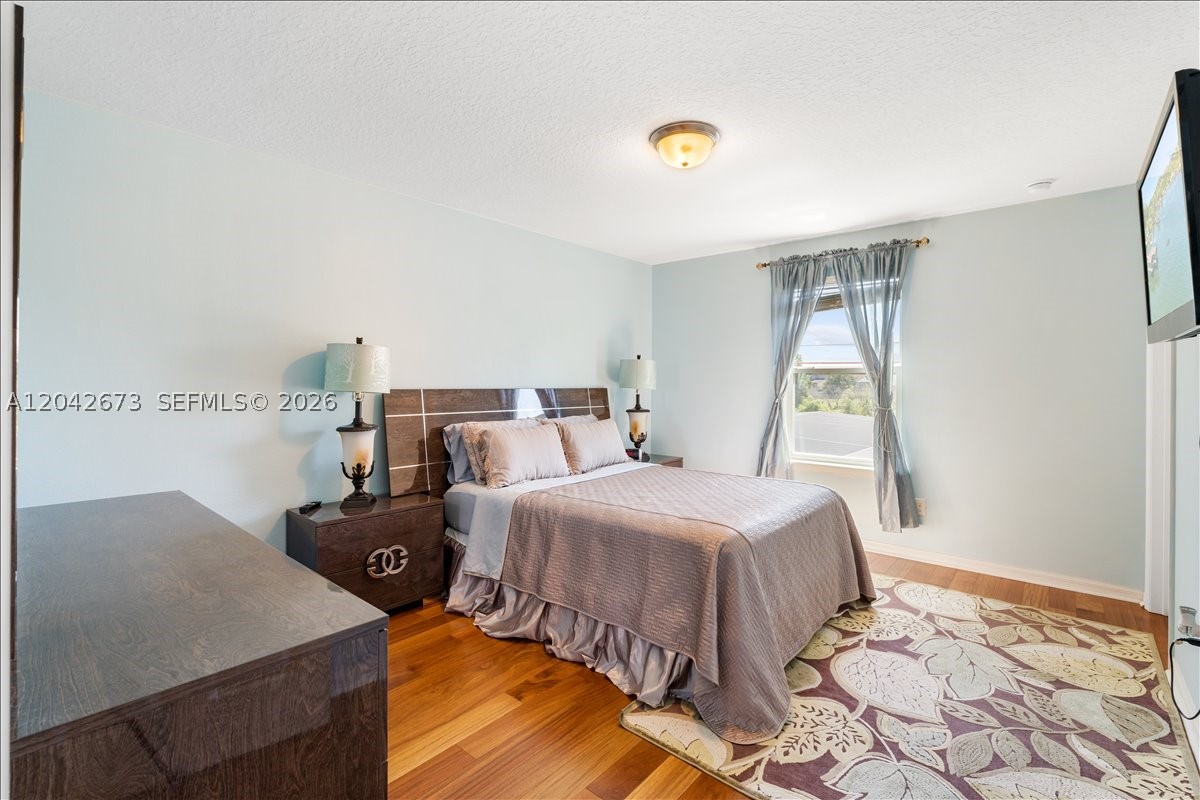 JOHNS LAKE POINTE - Residential
