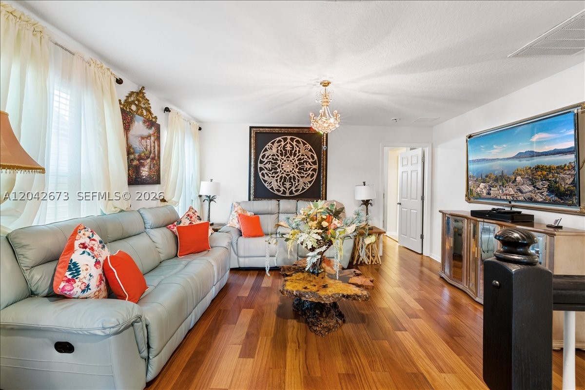 JOHNS LAKE POINTE - Residential