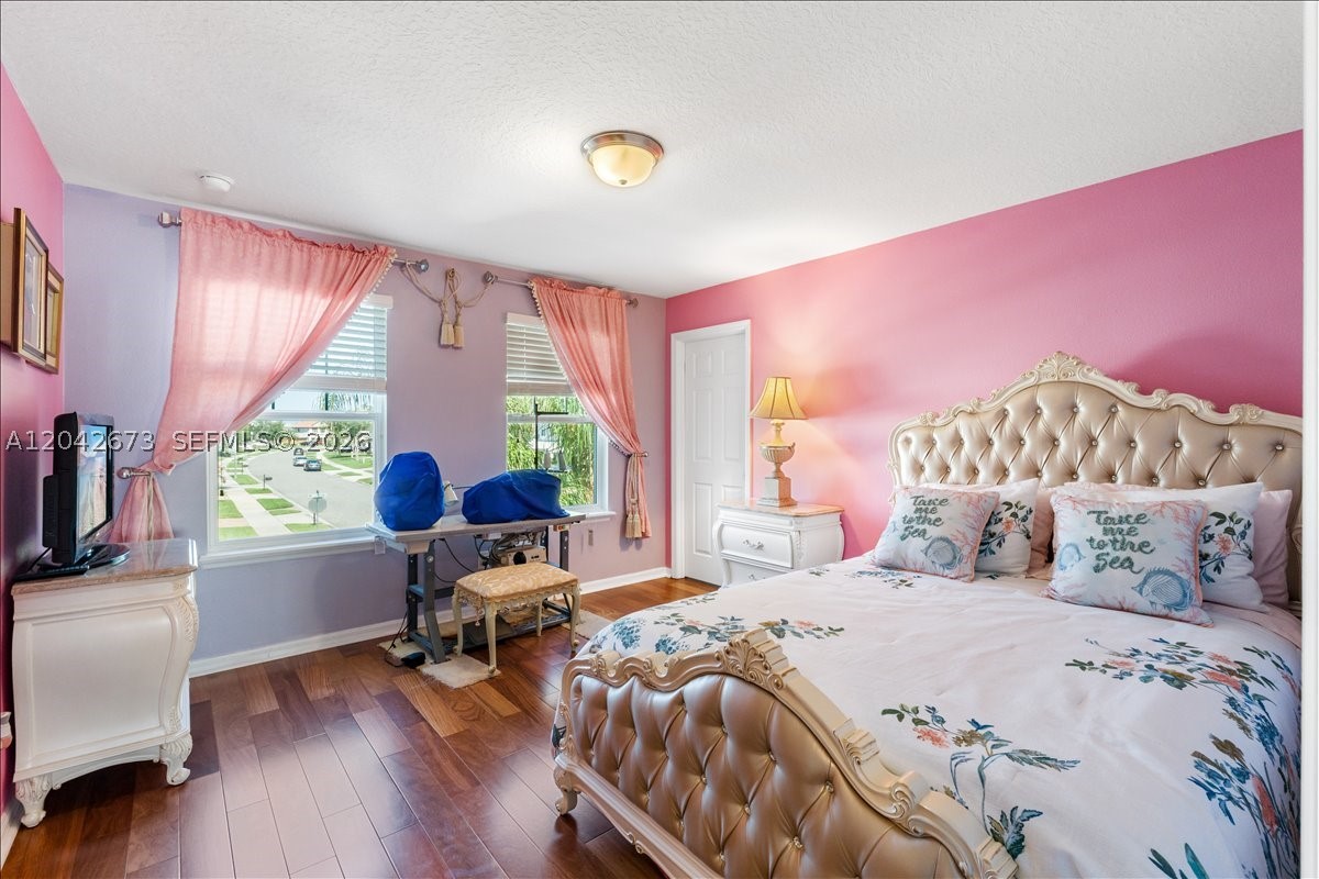 JOHNS LAKE POINTE - Residential