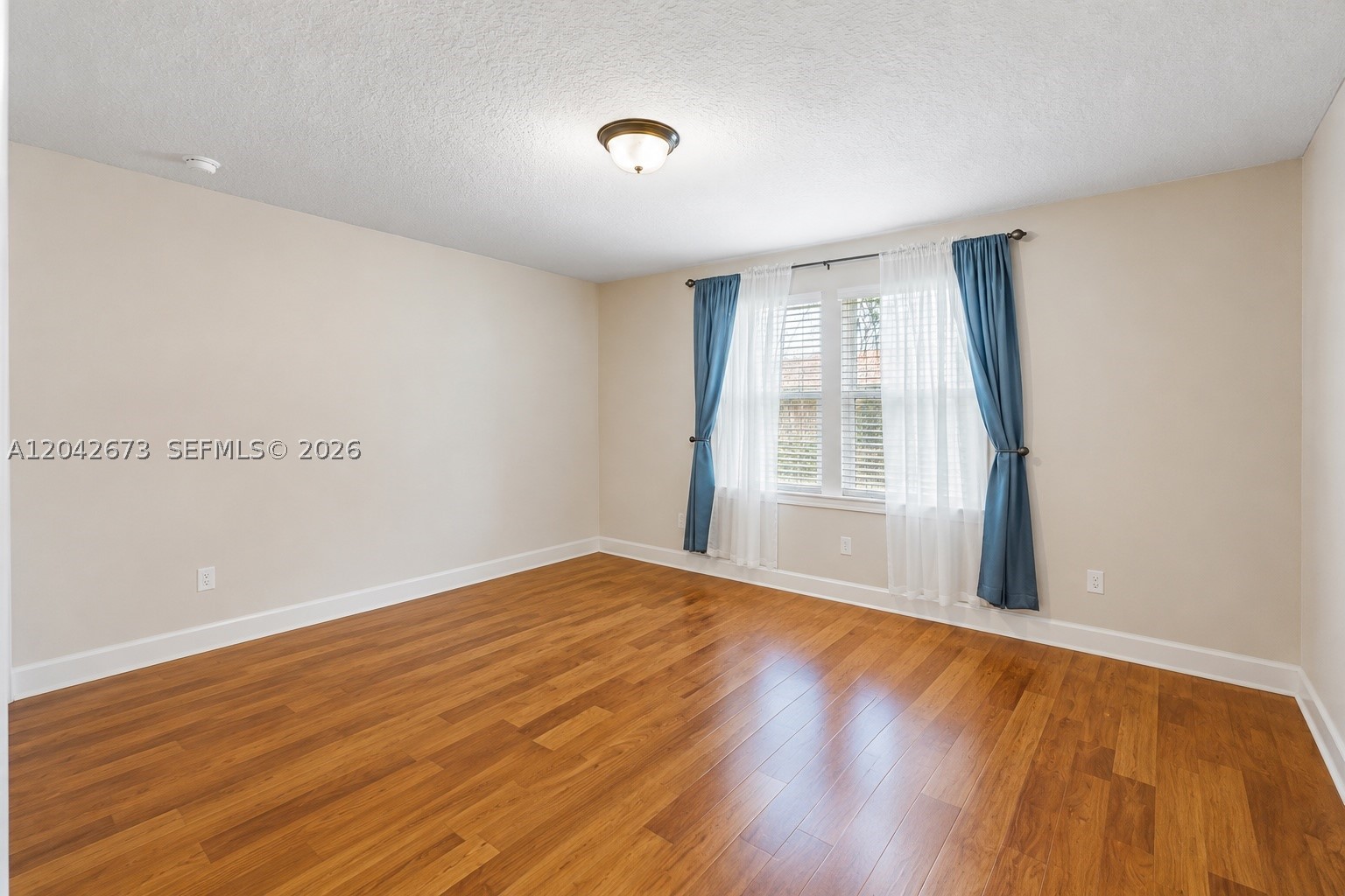 JOHNS LAKE POINTE - Residential
