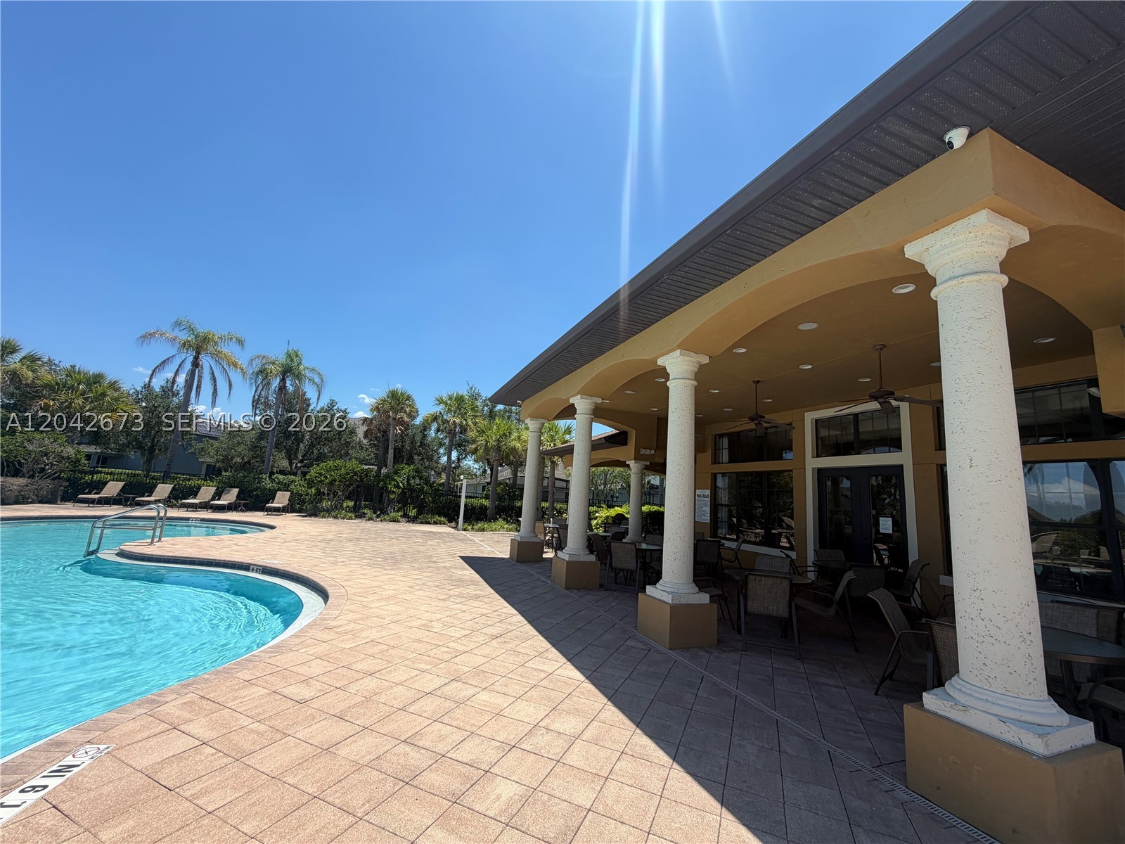 JOHNS LAKE POINTE - Residential