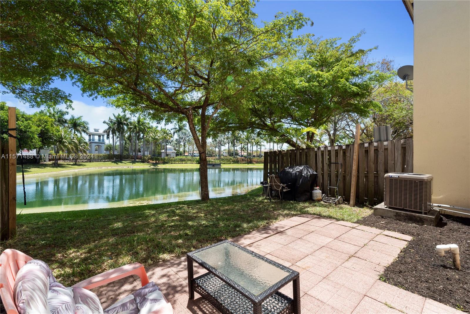 FLORIDIAN ISLES - Residential