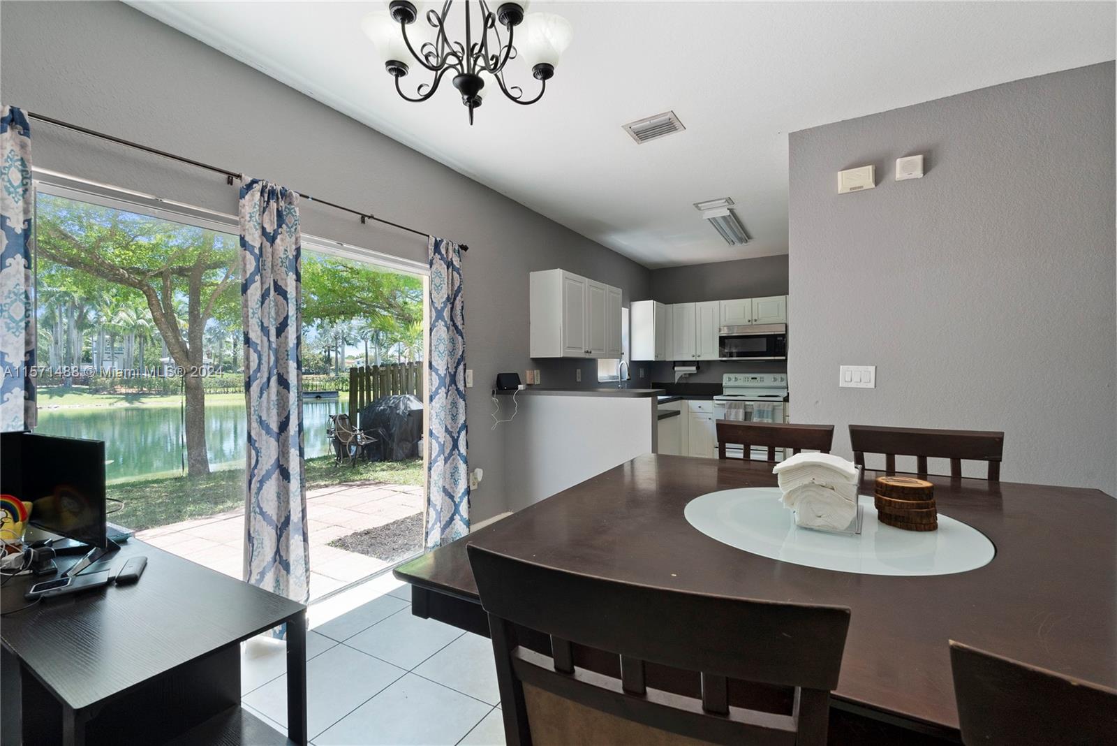 FLORIDIAN ISLES - Residential