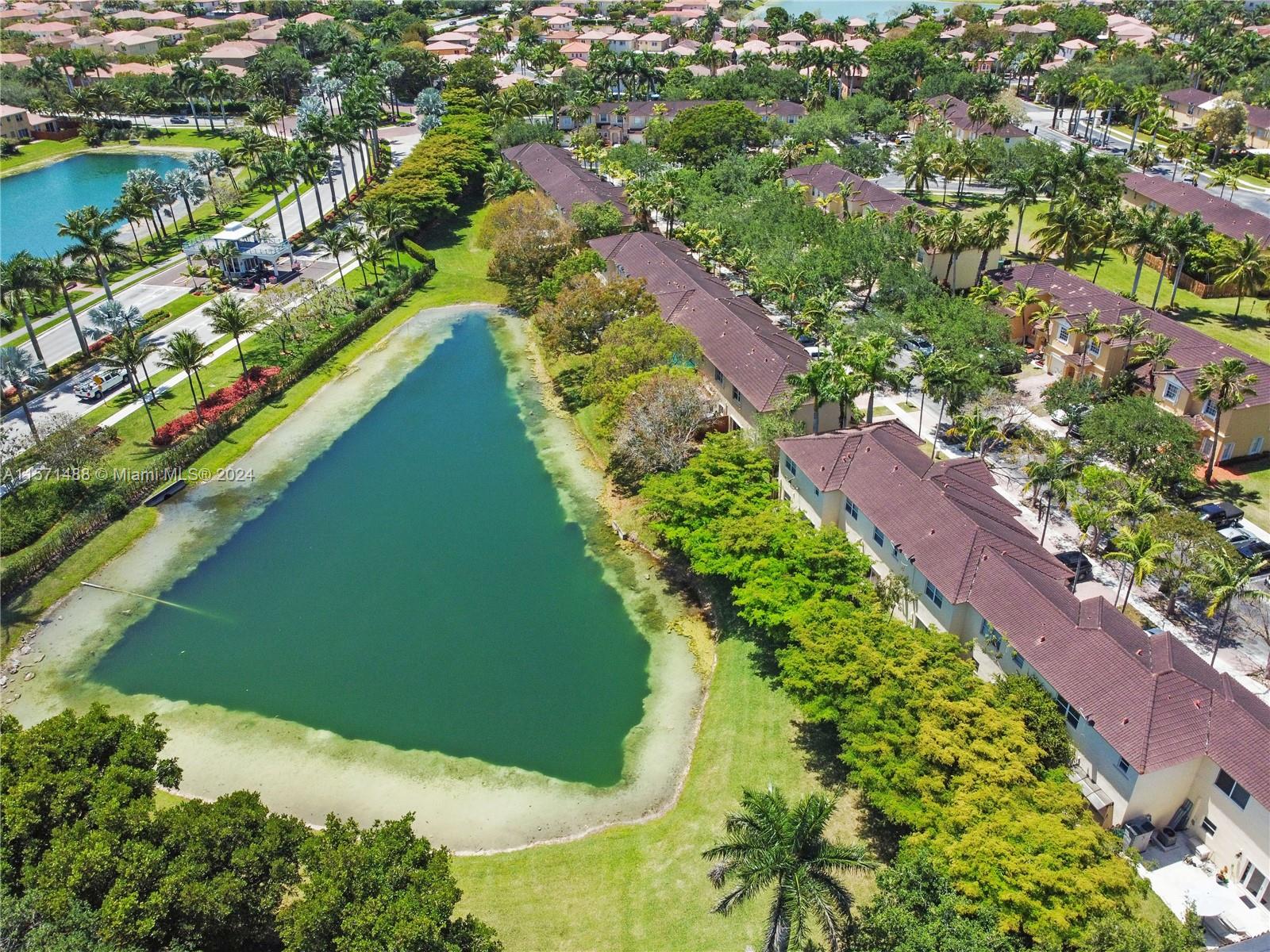 FLORIDIAN ISLES - Residential