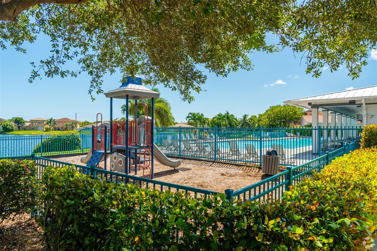 FLORIDIAN ISLES - Residential