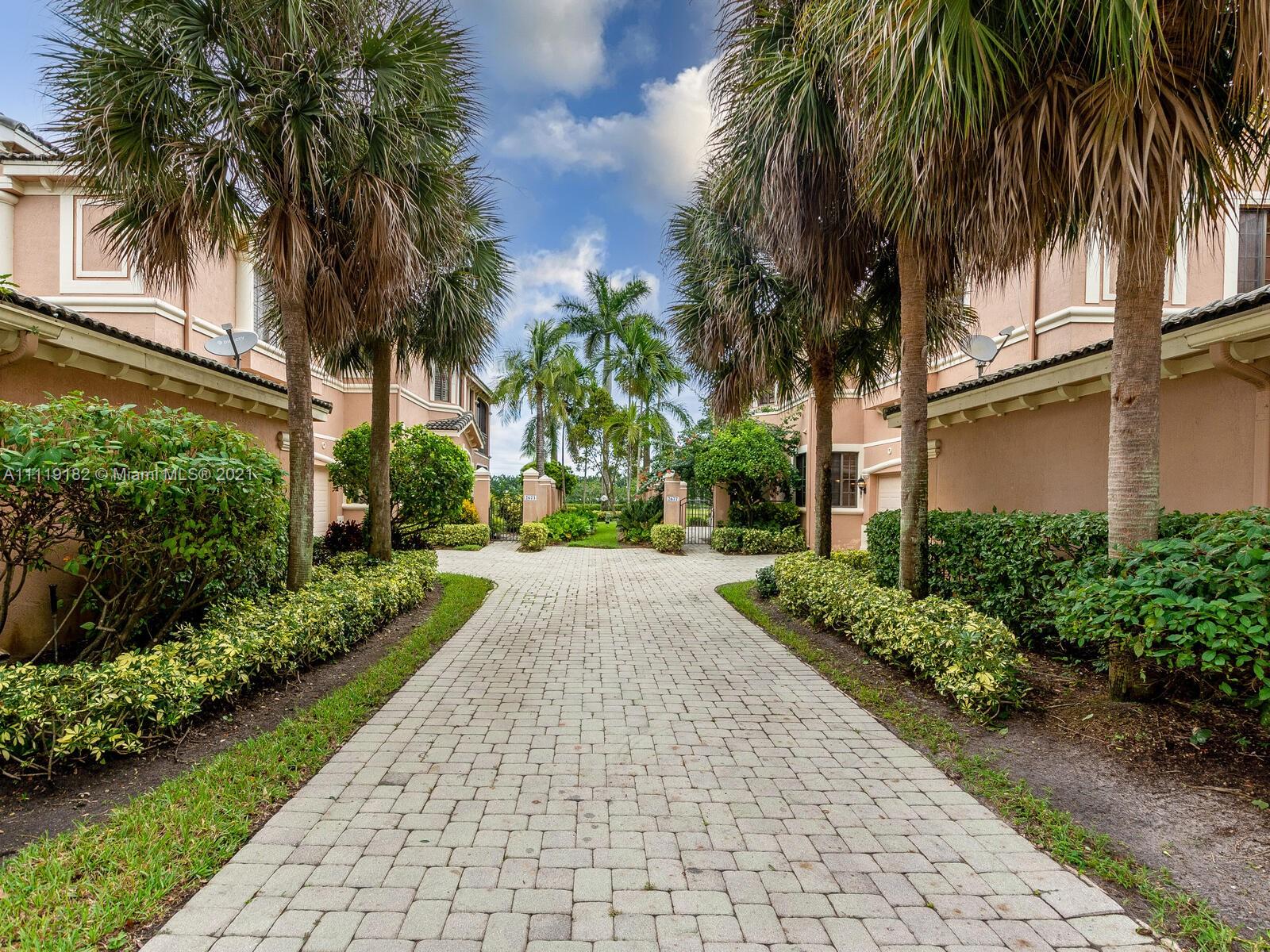 COURTSIDE AT WESTON HILLS - Residential