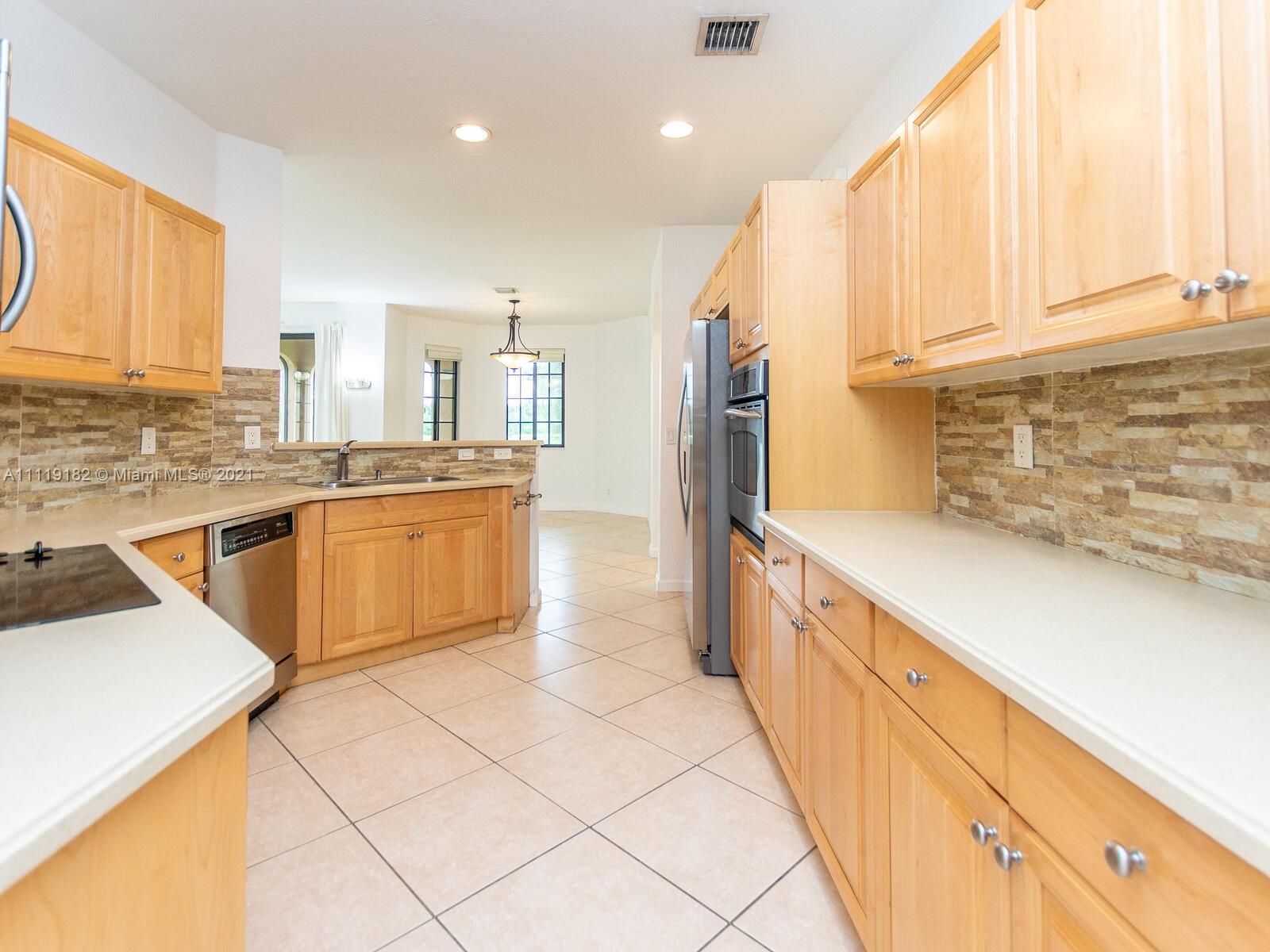 COURTSIDE AT WESTON HILLS - Residential