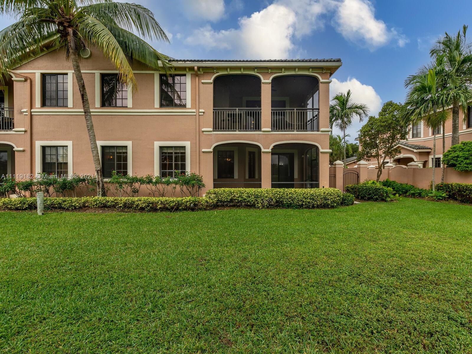 COURTSIDE AT WESTON HILLS - Residential