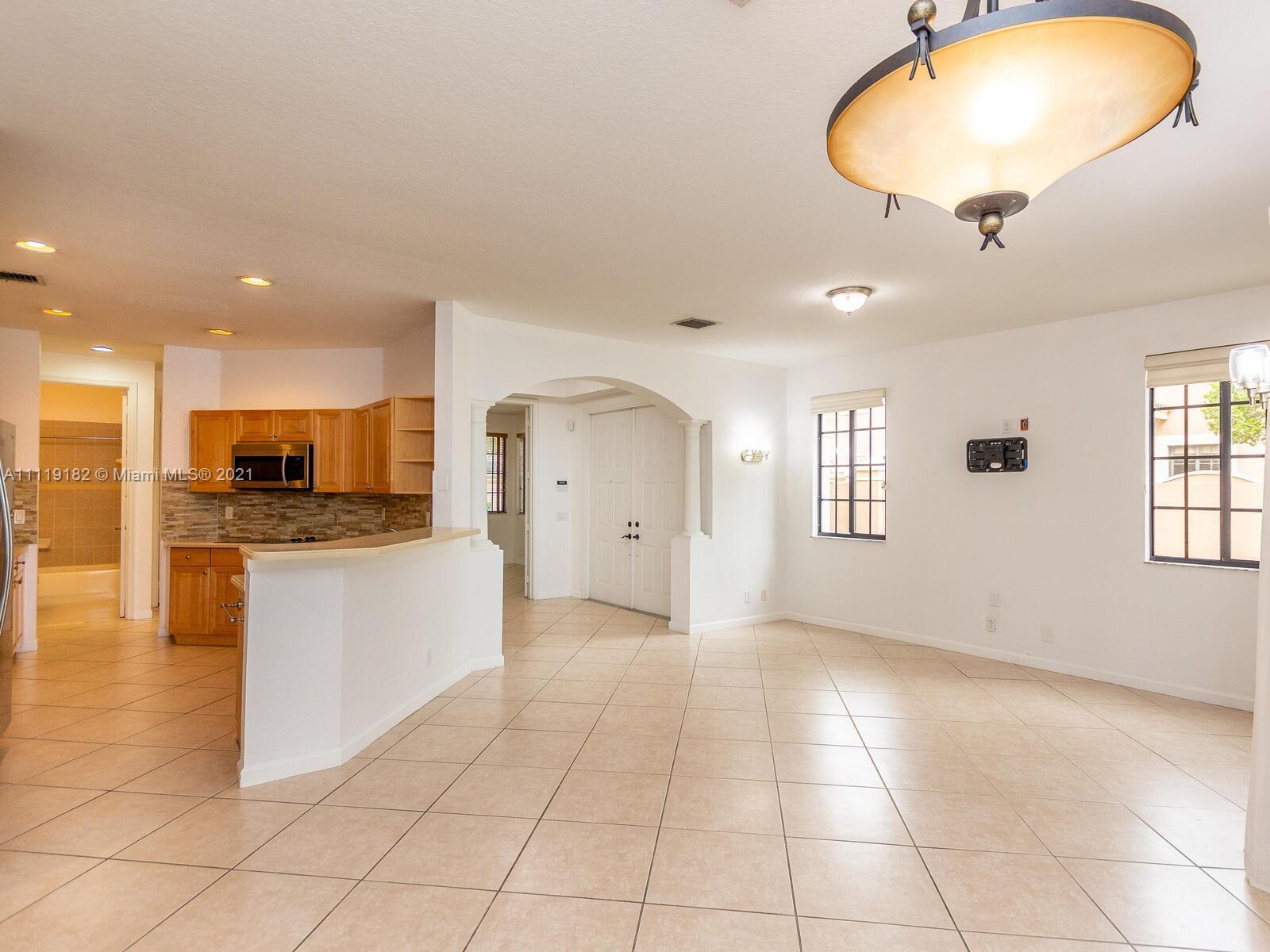 COURTSIDE AT WESTON HILLS - Residential
