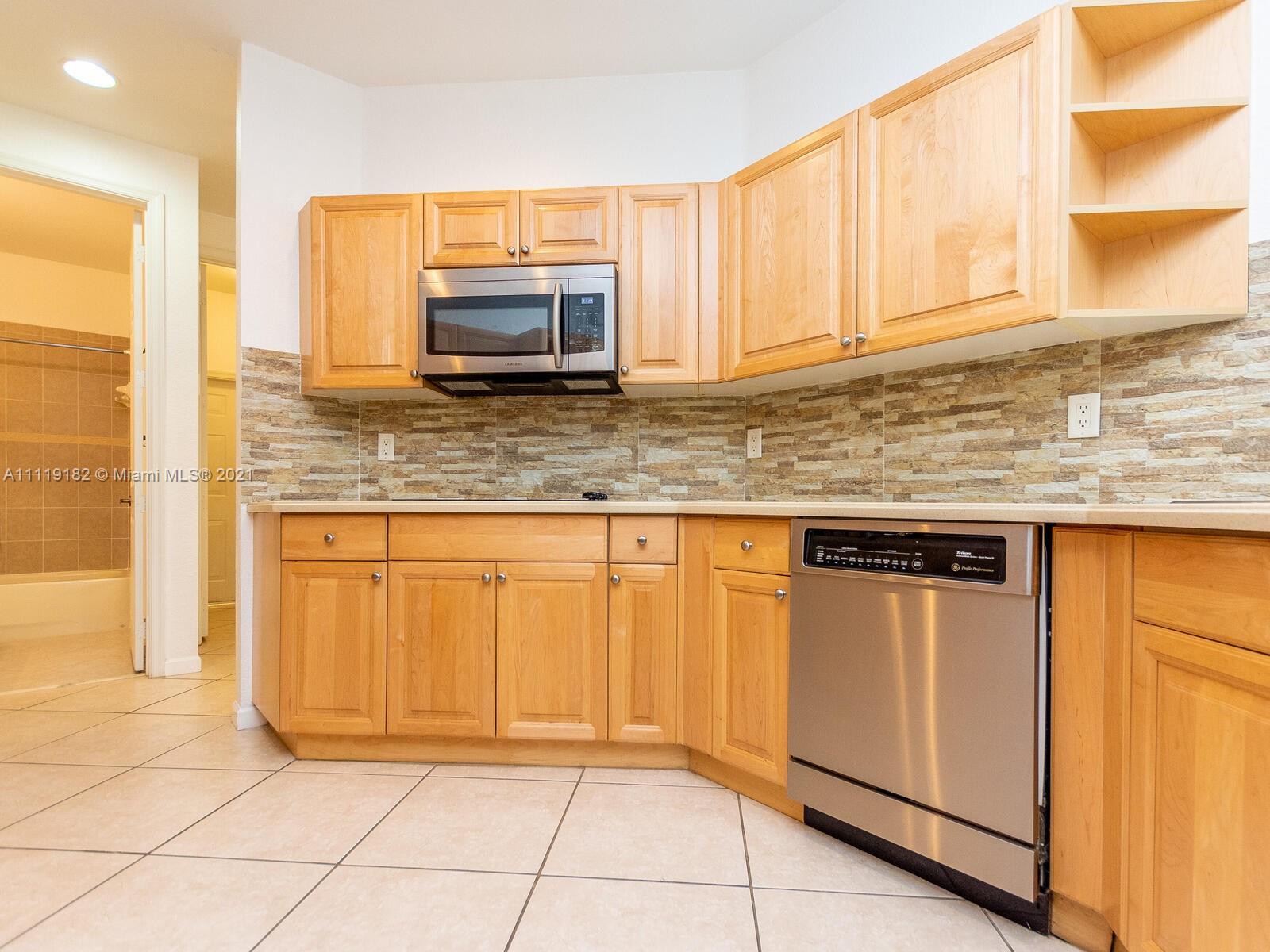 COURTSIDE AT WESTON HILLS - Residential