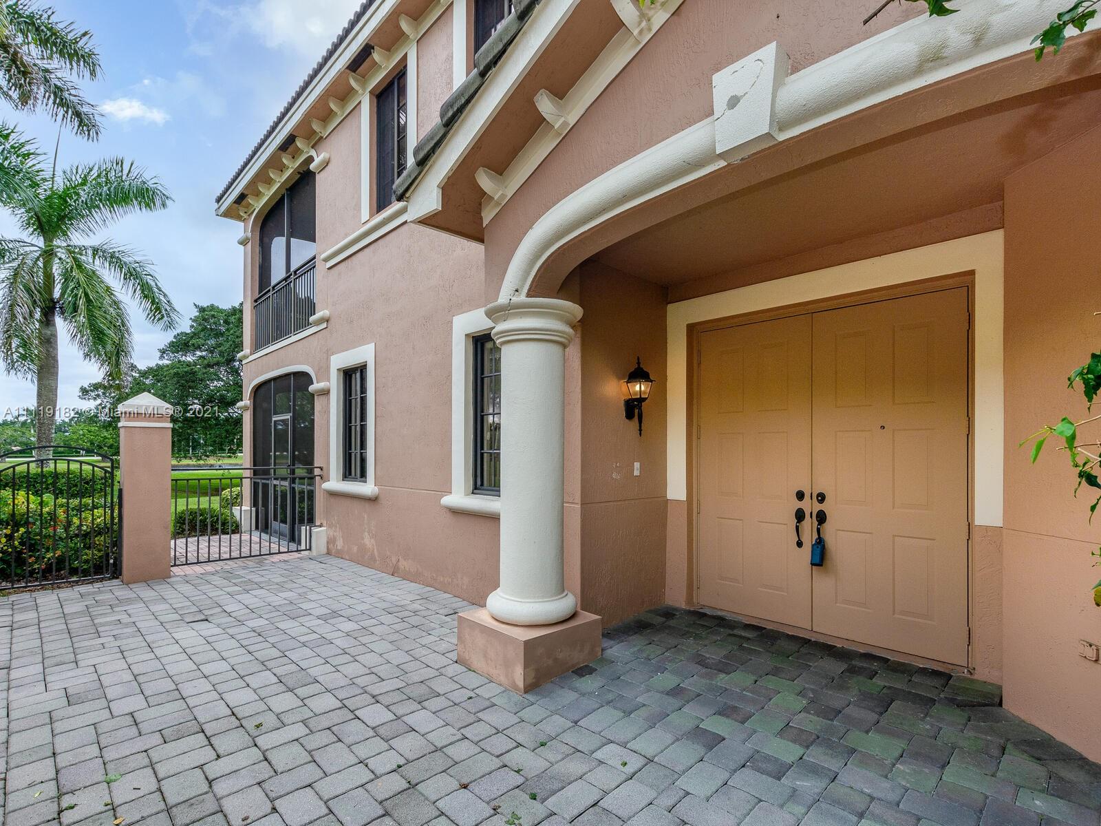 COURTSIDE AT WESTON HILLS - Residential