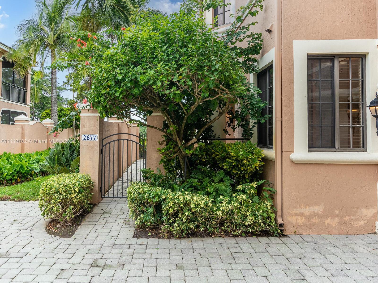 COURTSIDE AT WESTON HILLS - Residential