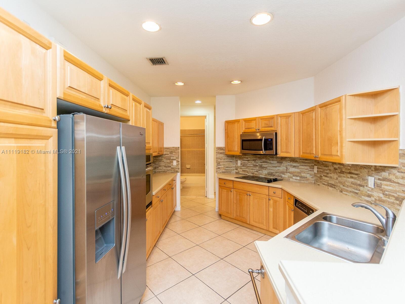 COURTSIDE AT WESTON HILLS - Residential