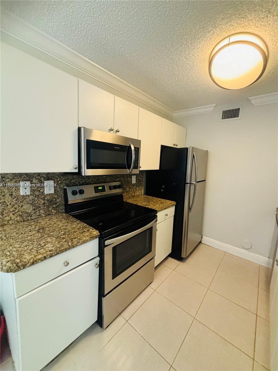THE GREENS AT DORAL CONDO - Residential Lease
