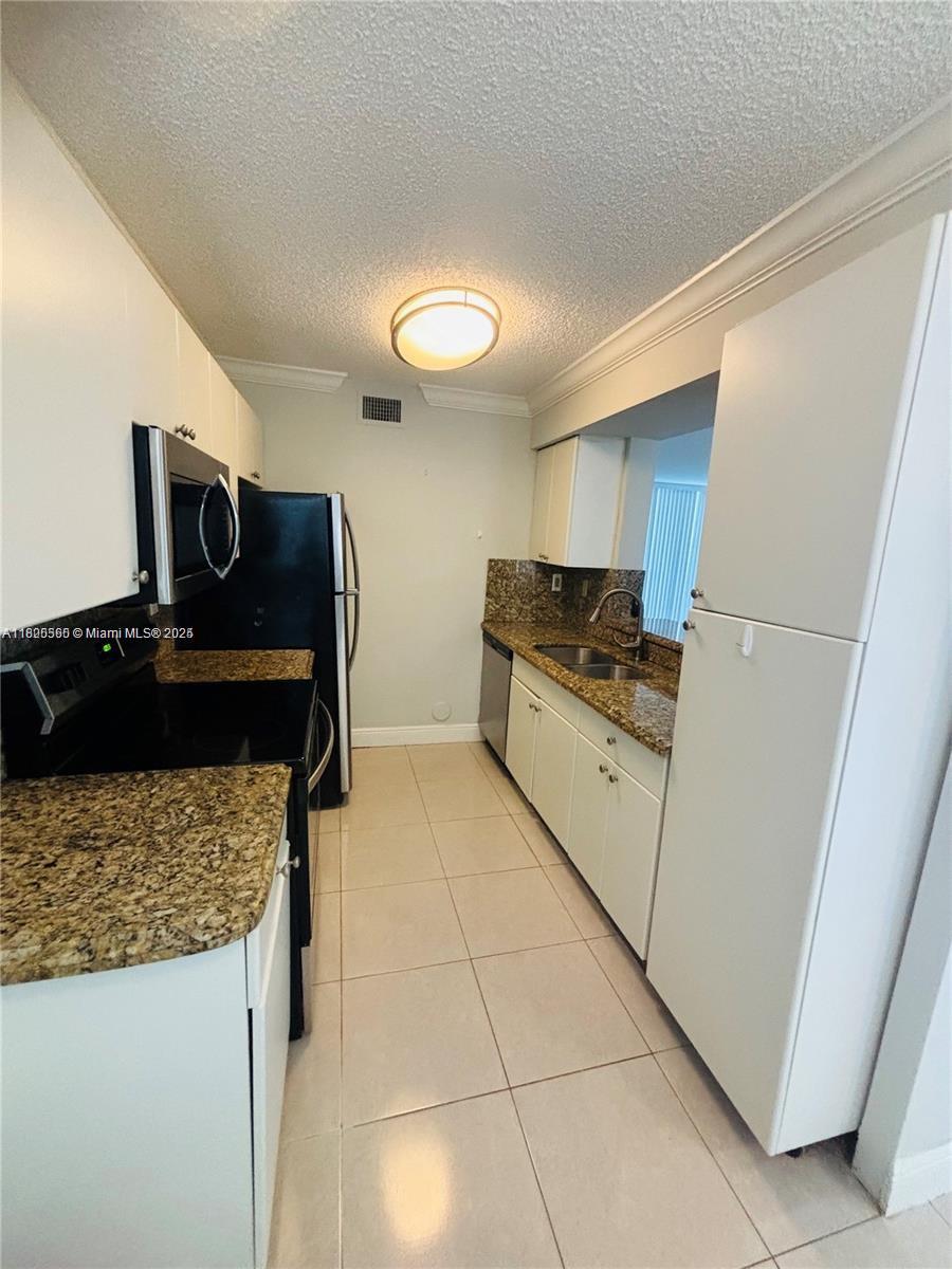 THE GREENS AT DORAL CONDO - Residential Lease