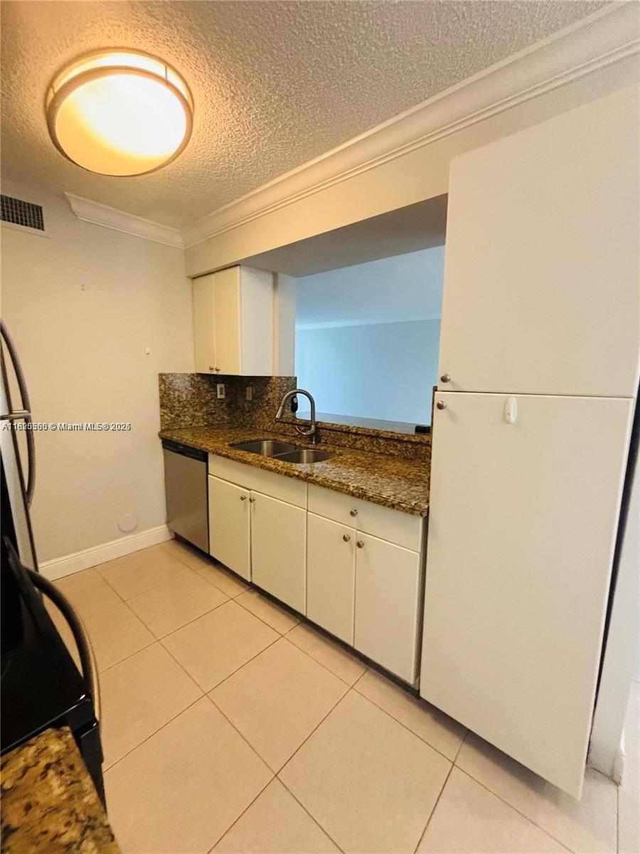 THE GREENS AT DORAL CONDO - Residential Lease