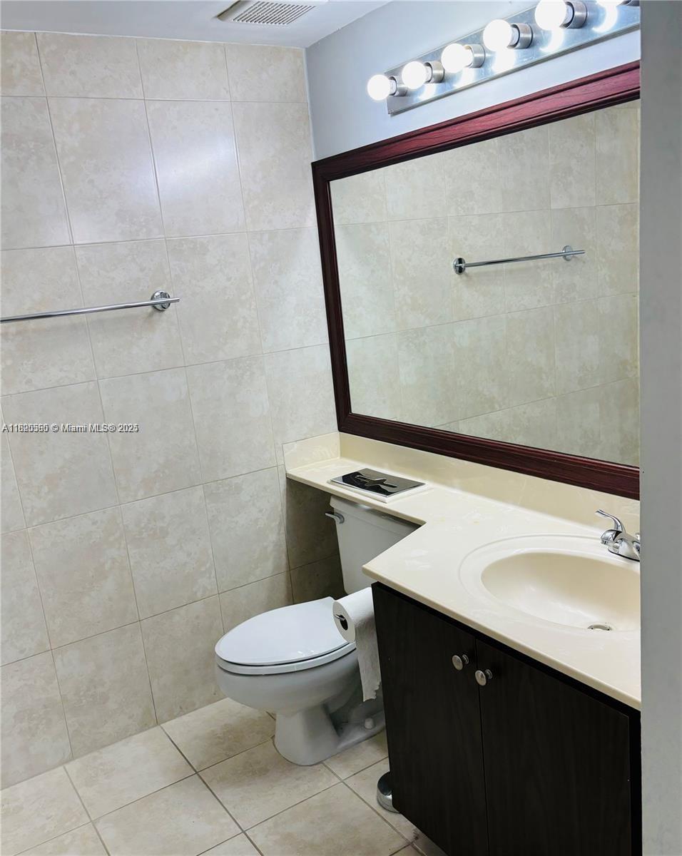 THE GREENS AT DORAL CONDO - Residential Lease