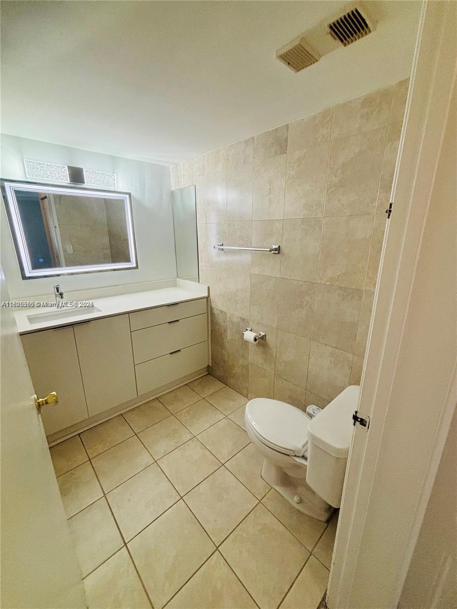 THE GREENS AT DORAL CONDO - Residential Lease