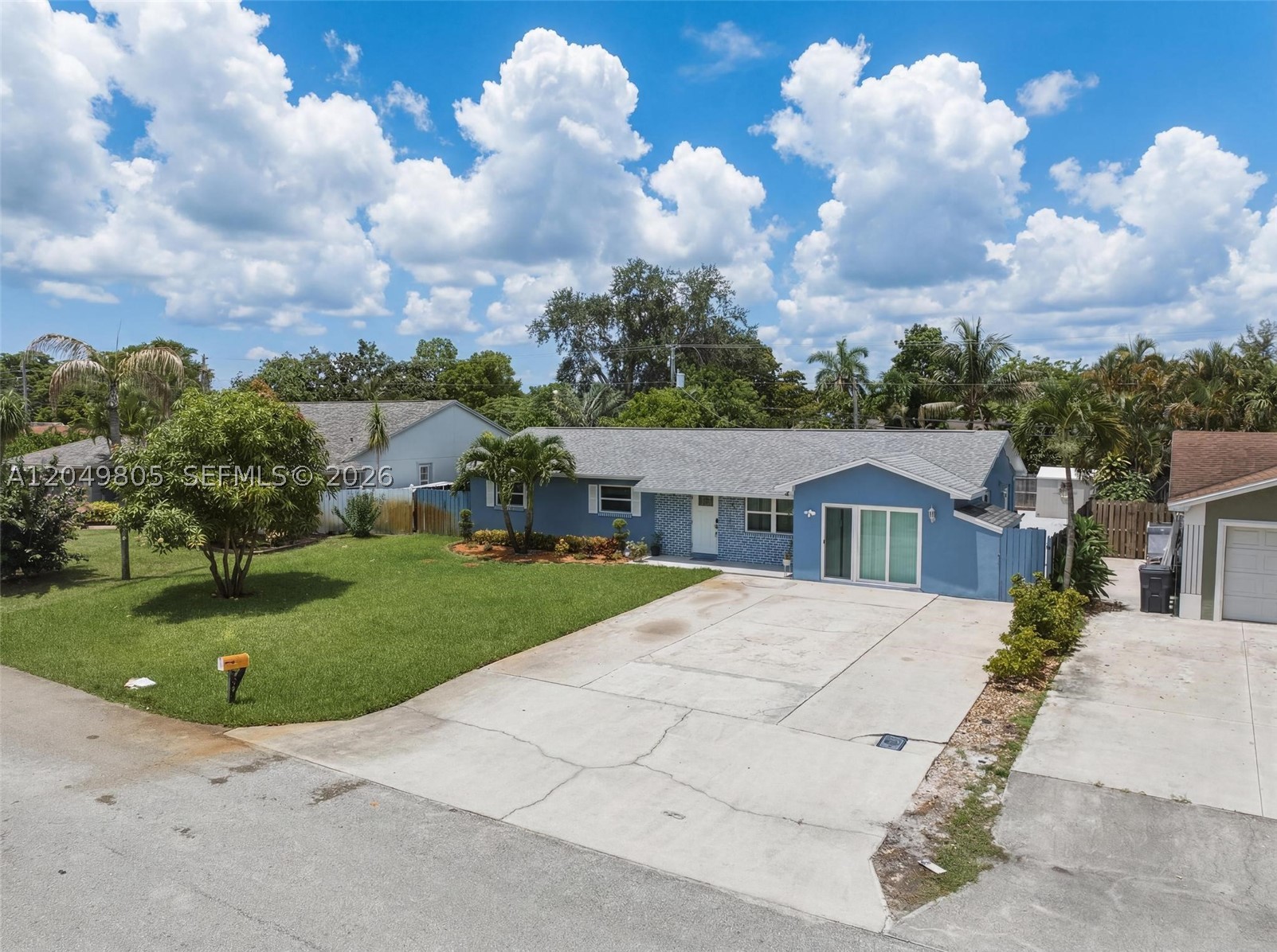 FLORAL PARK LANTANA - Residential Lease